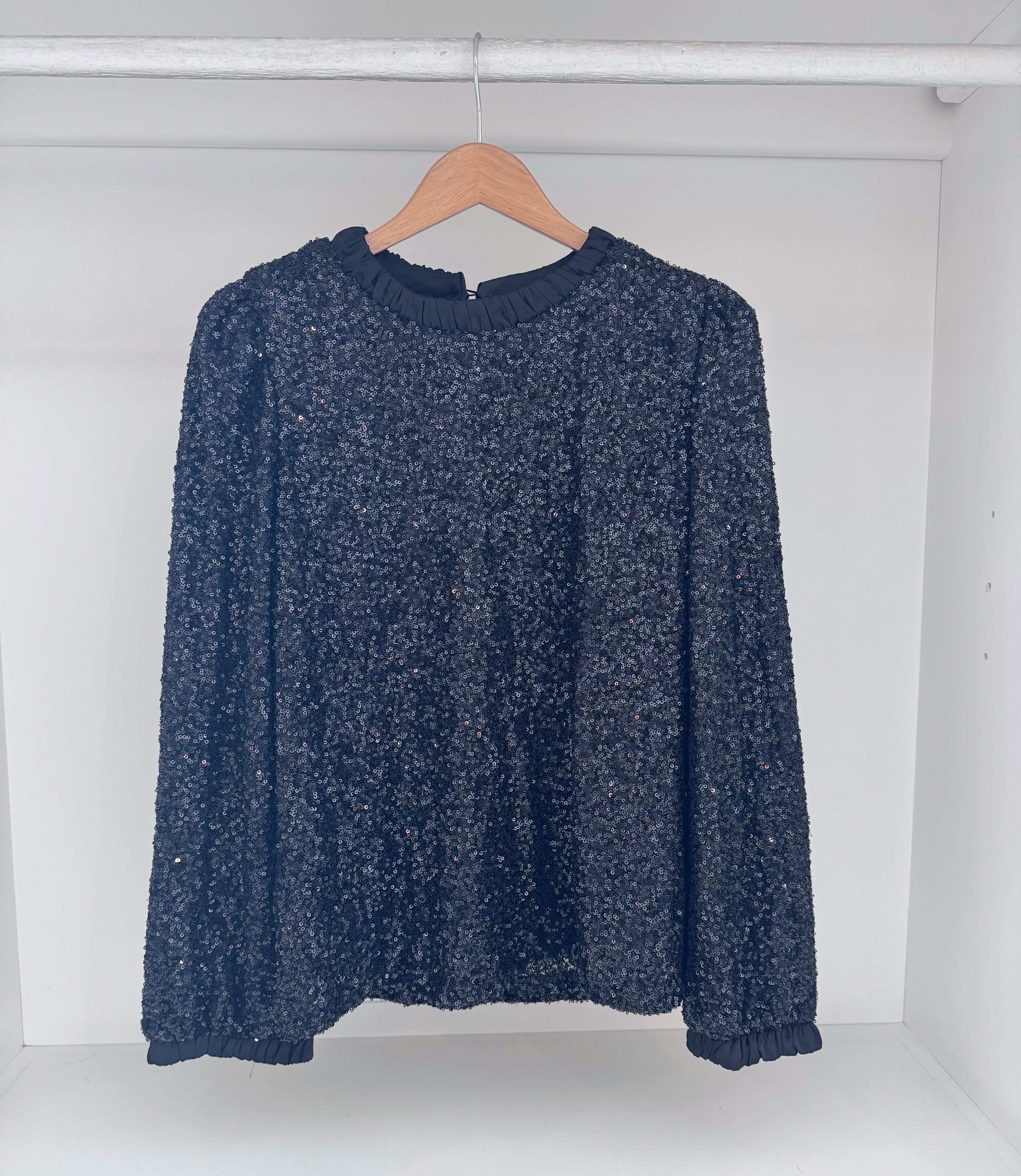 LONG SLEEVE SEQUINNED BLOUSE