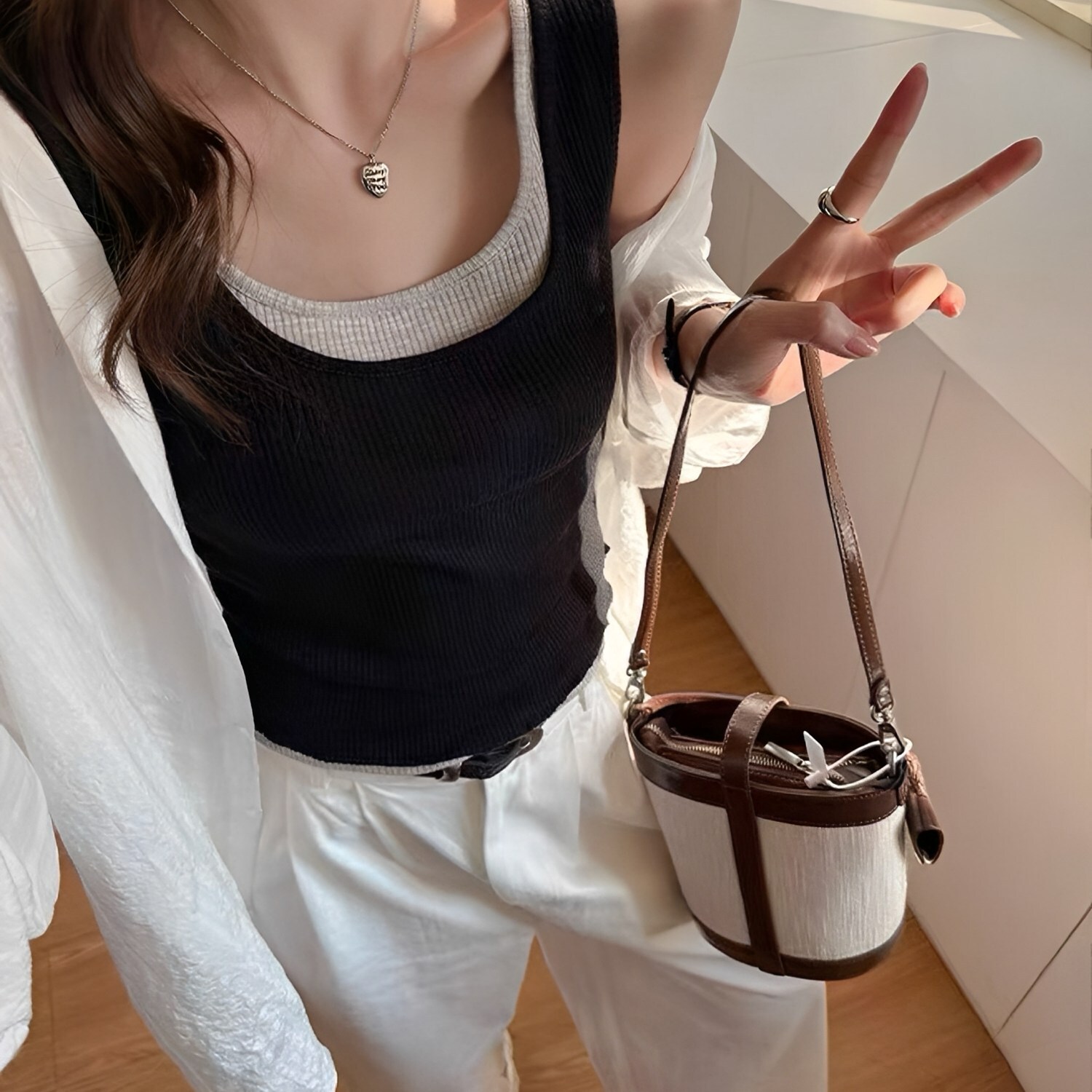 黑色羅紋背心比YA互動穿搭 THankus