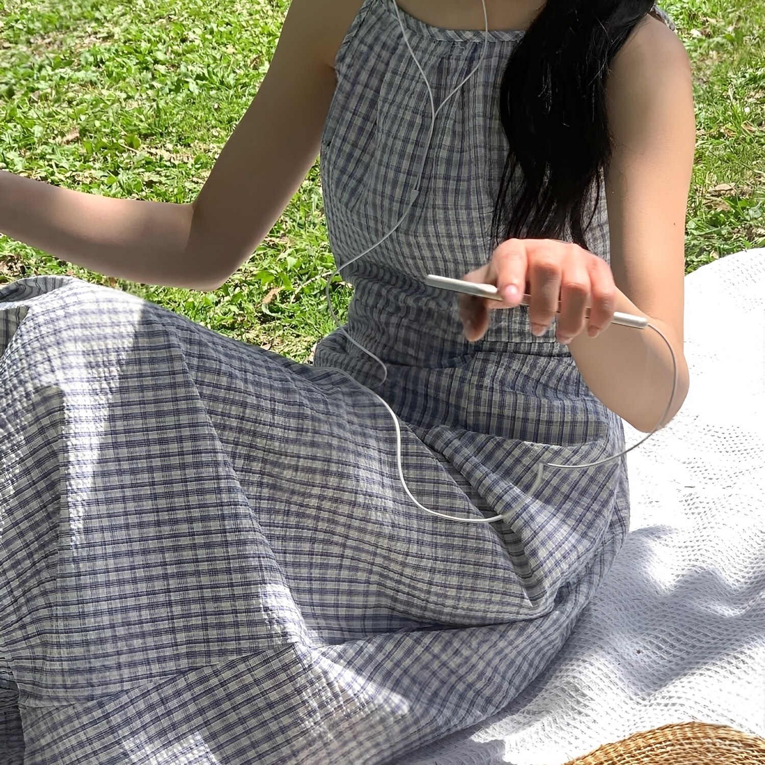 女款象牙色格紋洋裝野餐穿搭 THankus