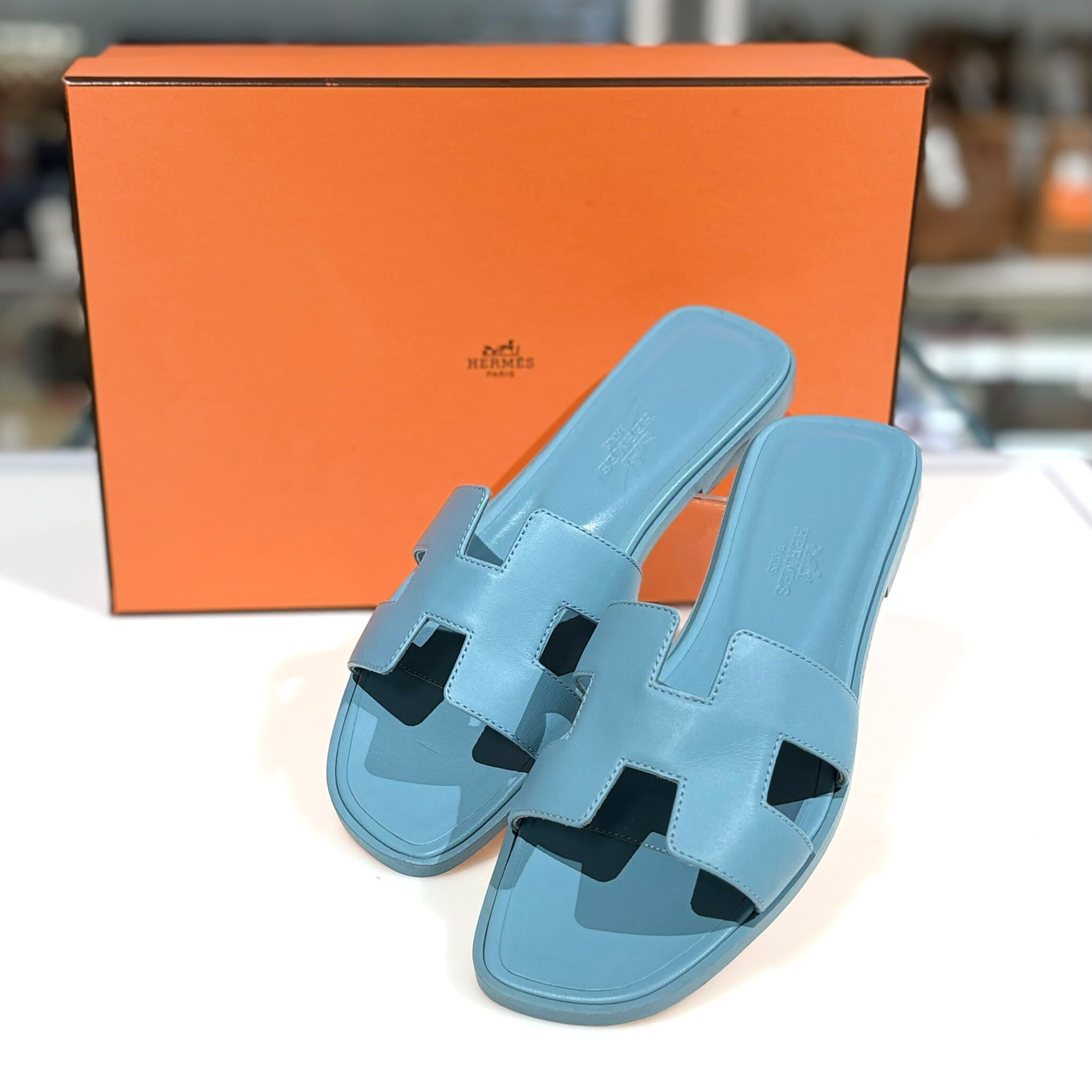 SPECIAL OFFER!!! 全新Hermes Oran Sandal, 37碼, 愛馬士平底拖鞋,海藍色小牛皮, #BRAND NEW #香榭站正品