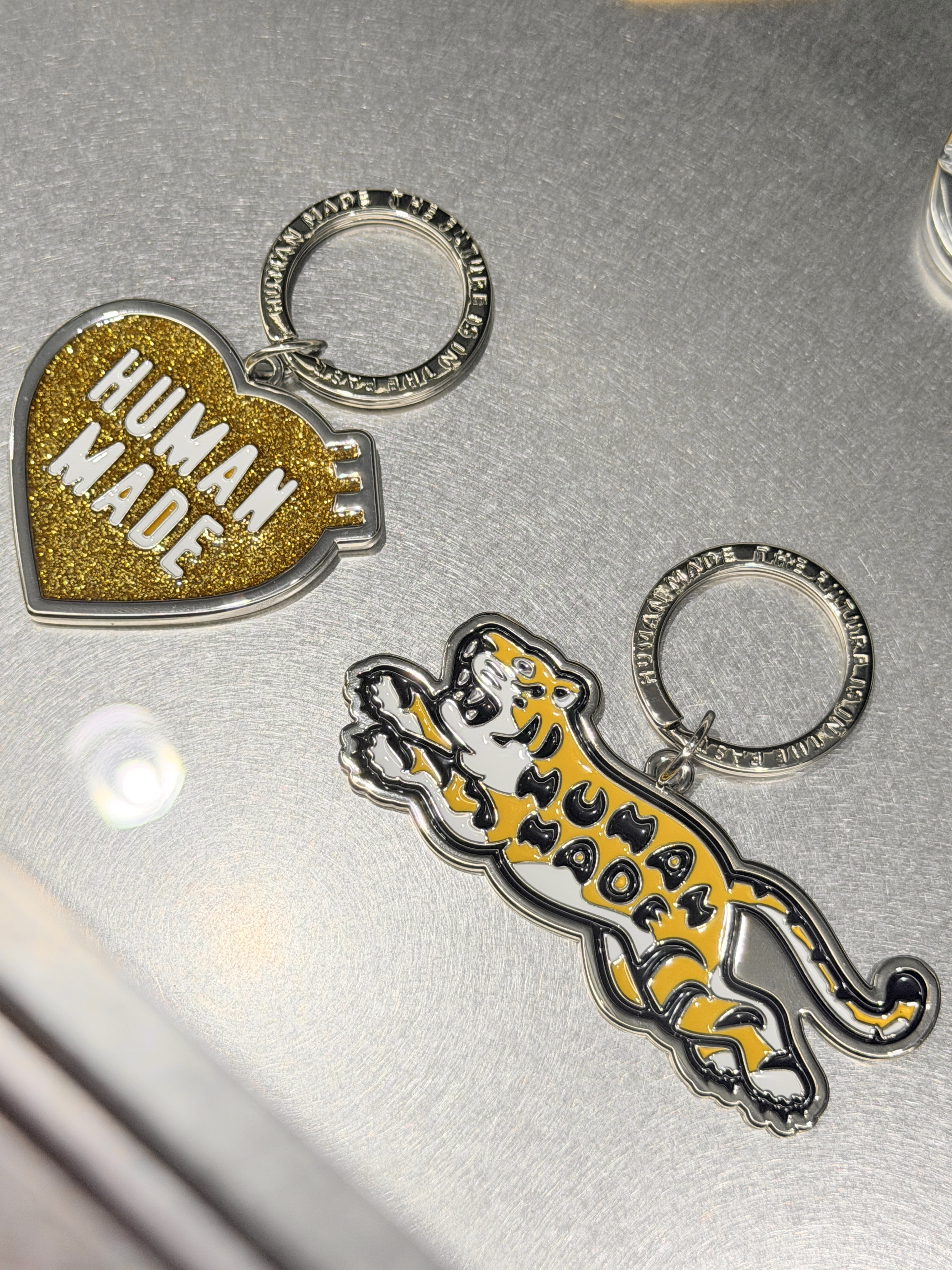 【現貨】HUMANMADE 心齋橋限定 金蔥黃愛心 吊飾 HM31GD193