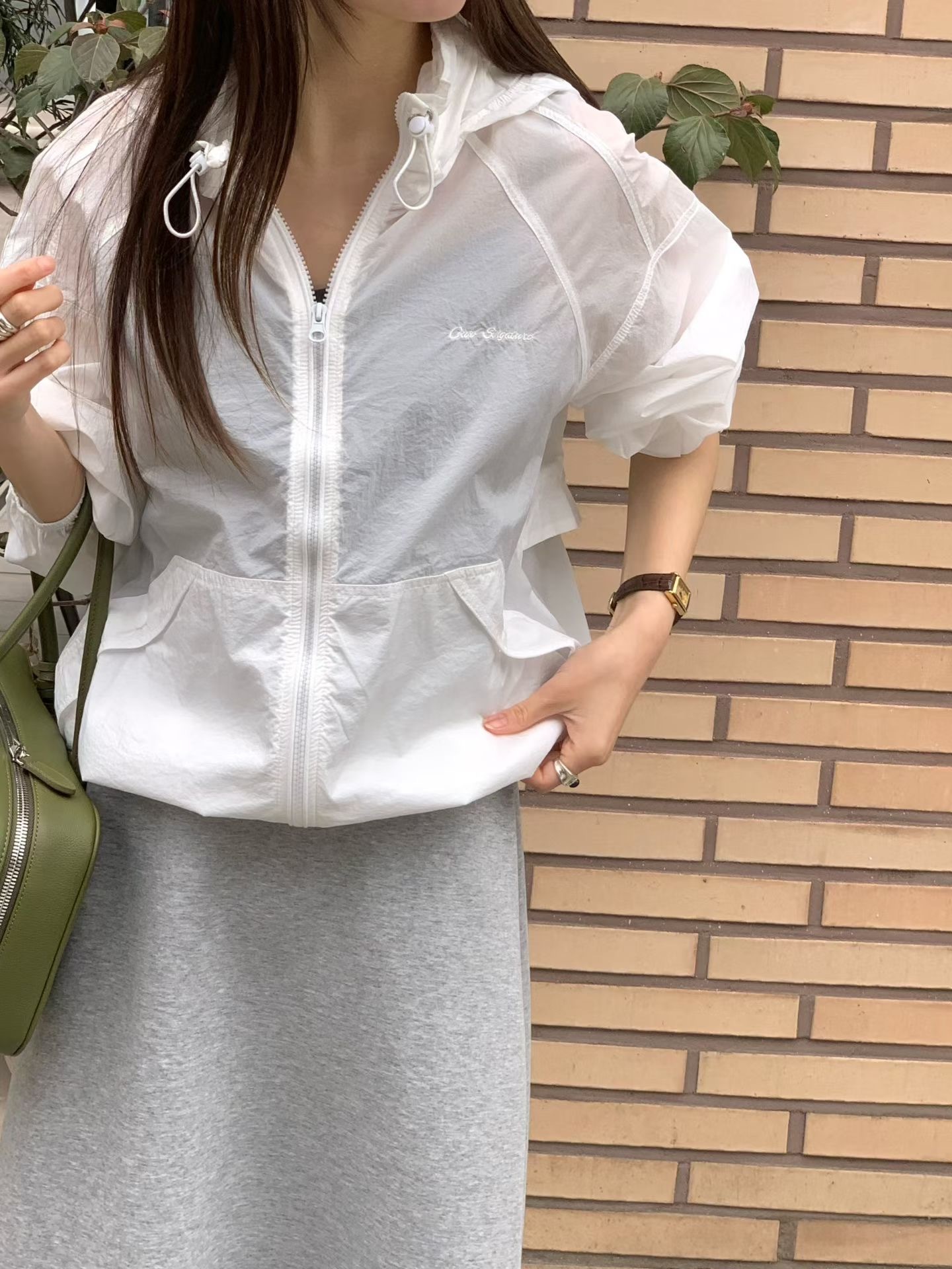 繡字連帽背抽繩薄防曬外套