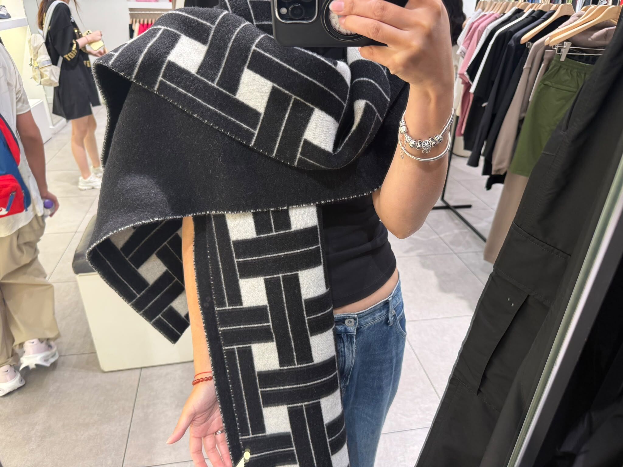 LYS02149 Kenzo 雙面圍巾黑白兩色編織圖案