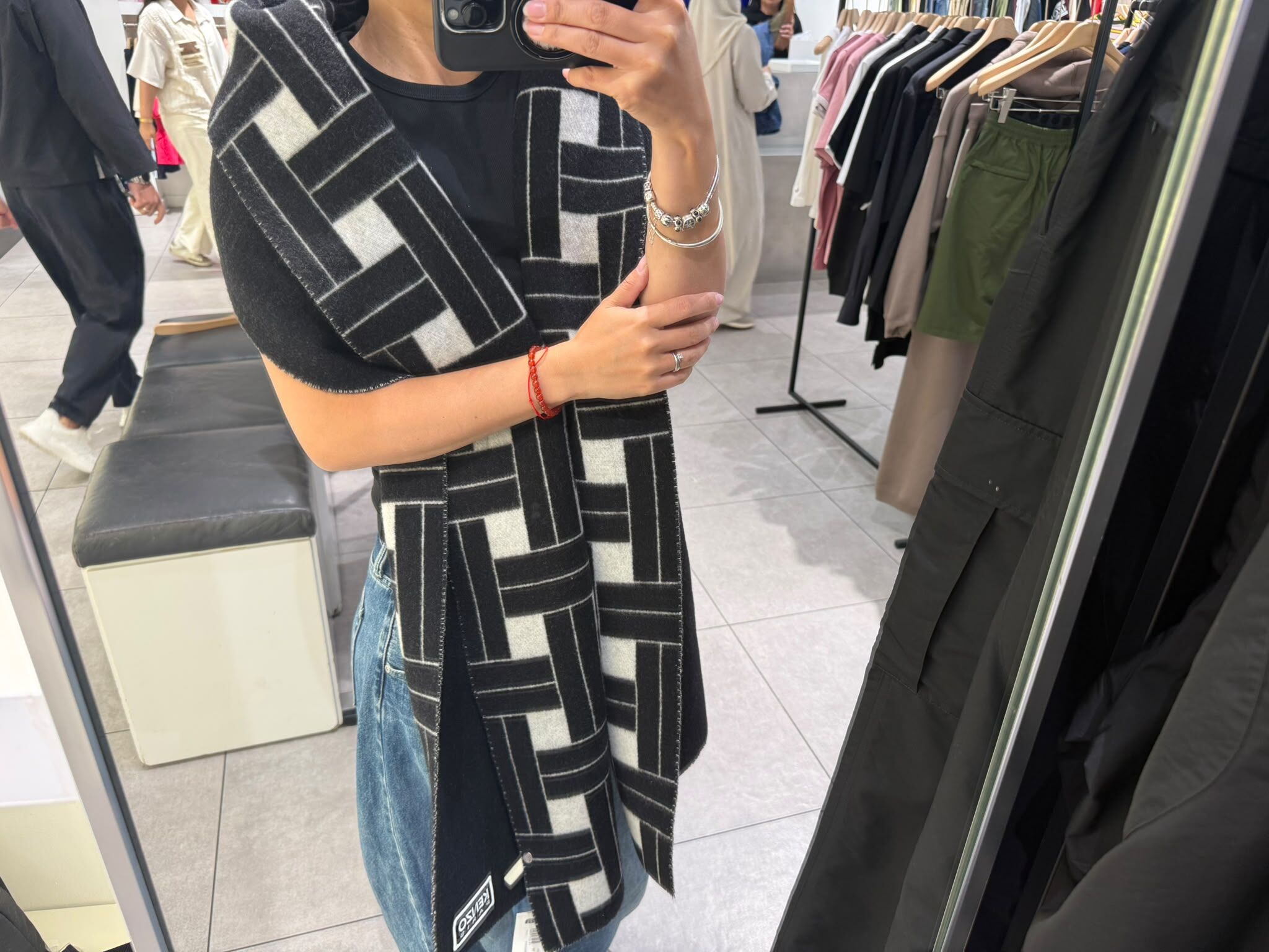 LYS02149 Kenzo 雙面圍巾黑白兩色編織圖案