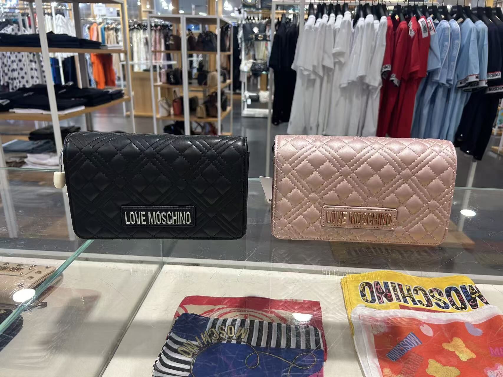LYS02151 Love Moschino 菱格Woc