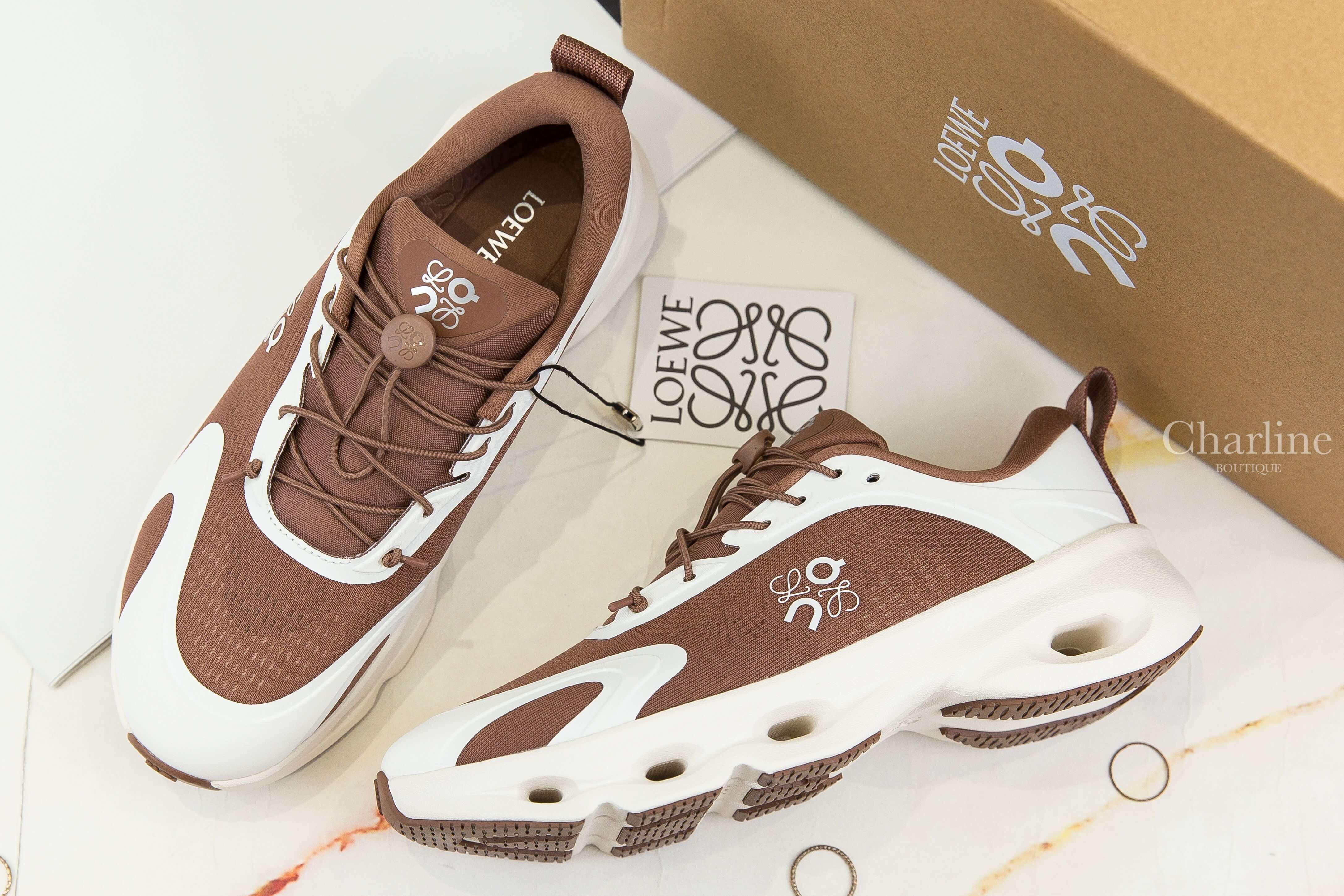 Loewe Cloudsolo Sneaker 棕褐色/蛋殼色聯名款側邊白色Logo運動鞋-Charline Boutique 精品代購