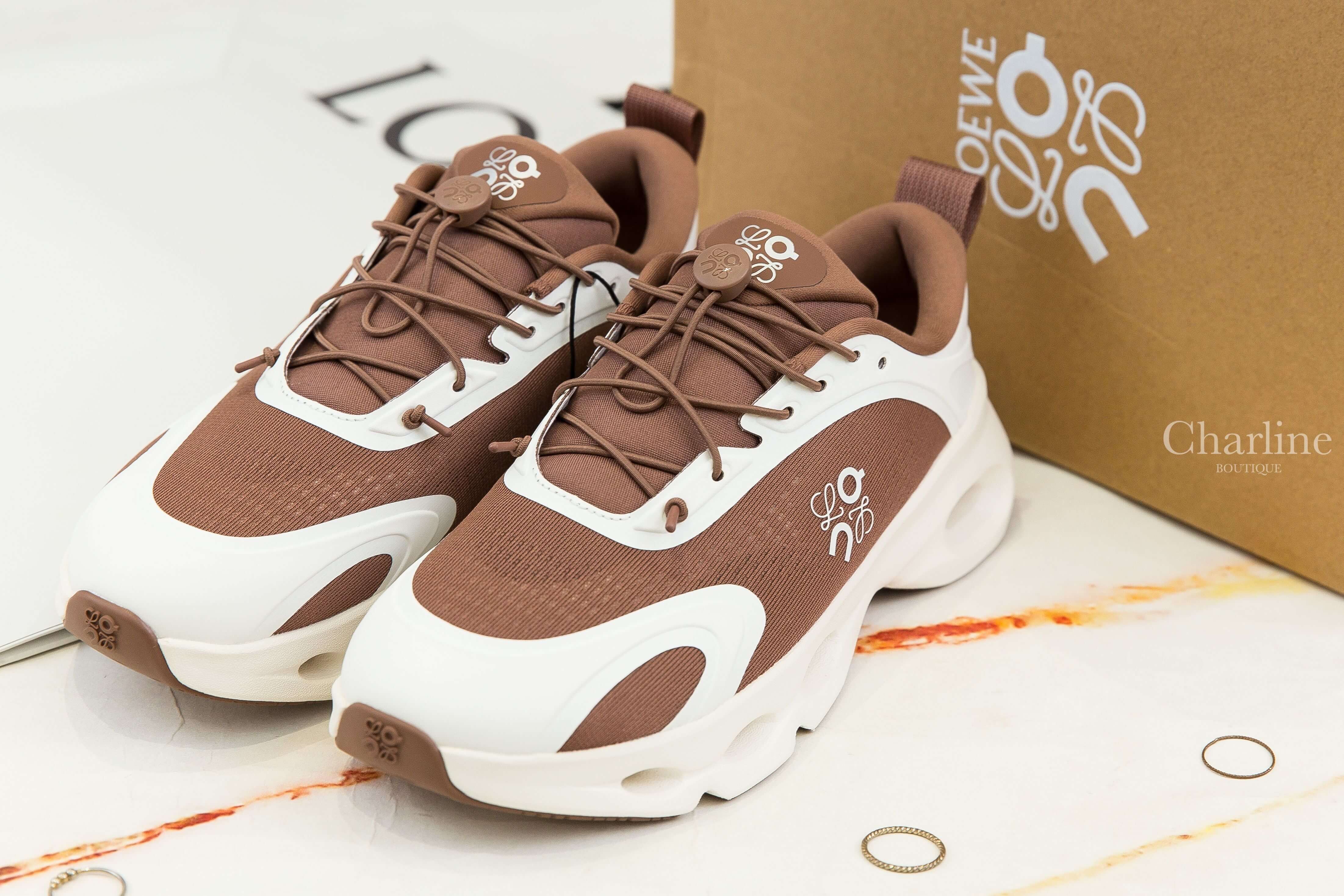 Loewe Cloudsolo Sneaker 棕褐色/蛋殼色聯名款側邊白色Logo運動鞋-Charline Boutique 精品代購