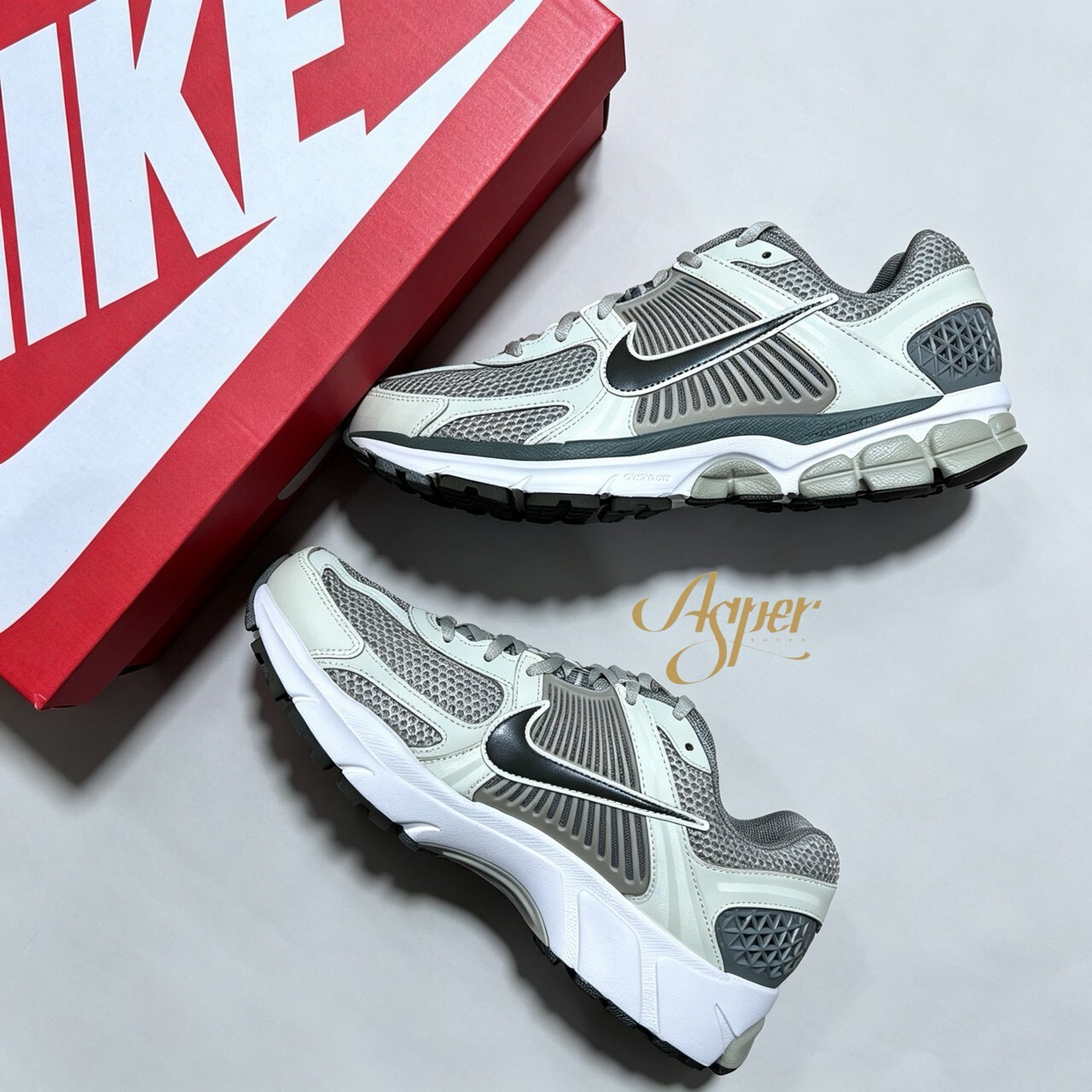 【官網限定】NIKE ZOOM VOMERO 5 ''Green Card'' 綠卡其色 FB9149-201 VII