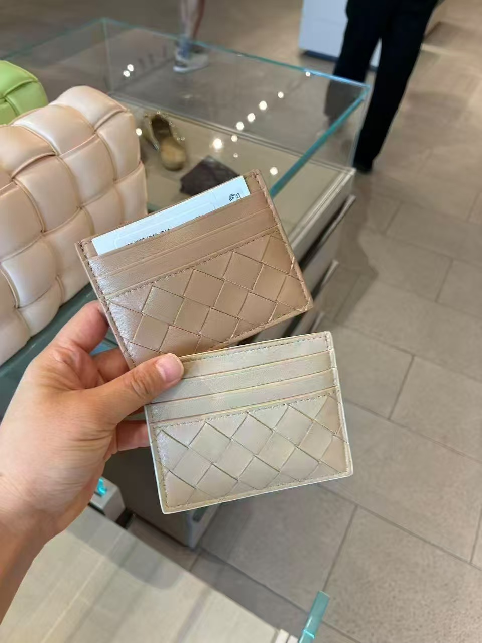 【預購】Bottega Veneta S072706 經典雙面色卡套 (啡色及白色)