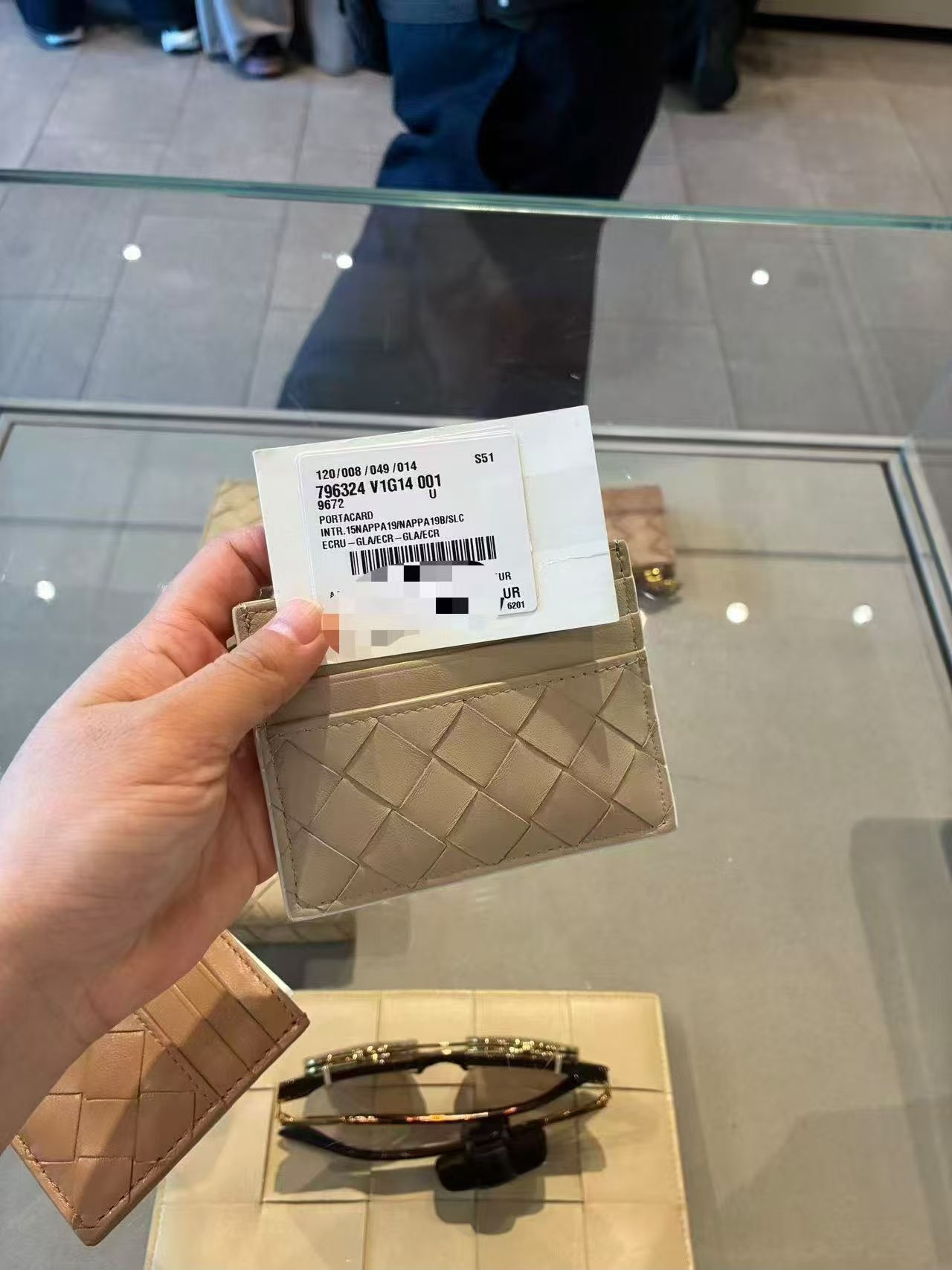 【預購】Bottega Veneta S072706 經典雙面色卡套 (啡色及白色)