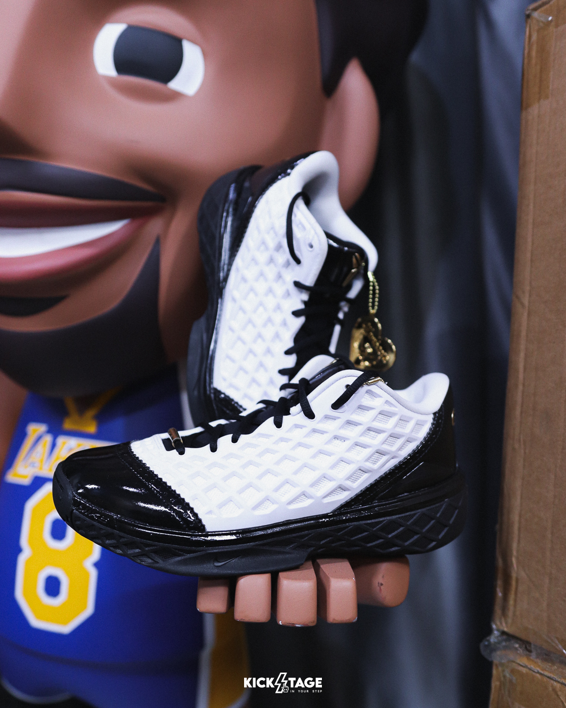 （海外連線代購）NIKE KOBE 3 LOW 'Mambacita' 黑白曼巴 科比3 GIGI 實戰 籃球鞋【IQ3916-100】KOBE3