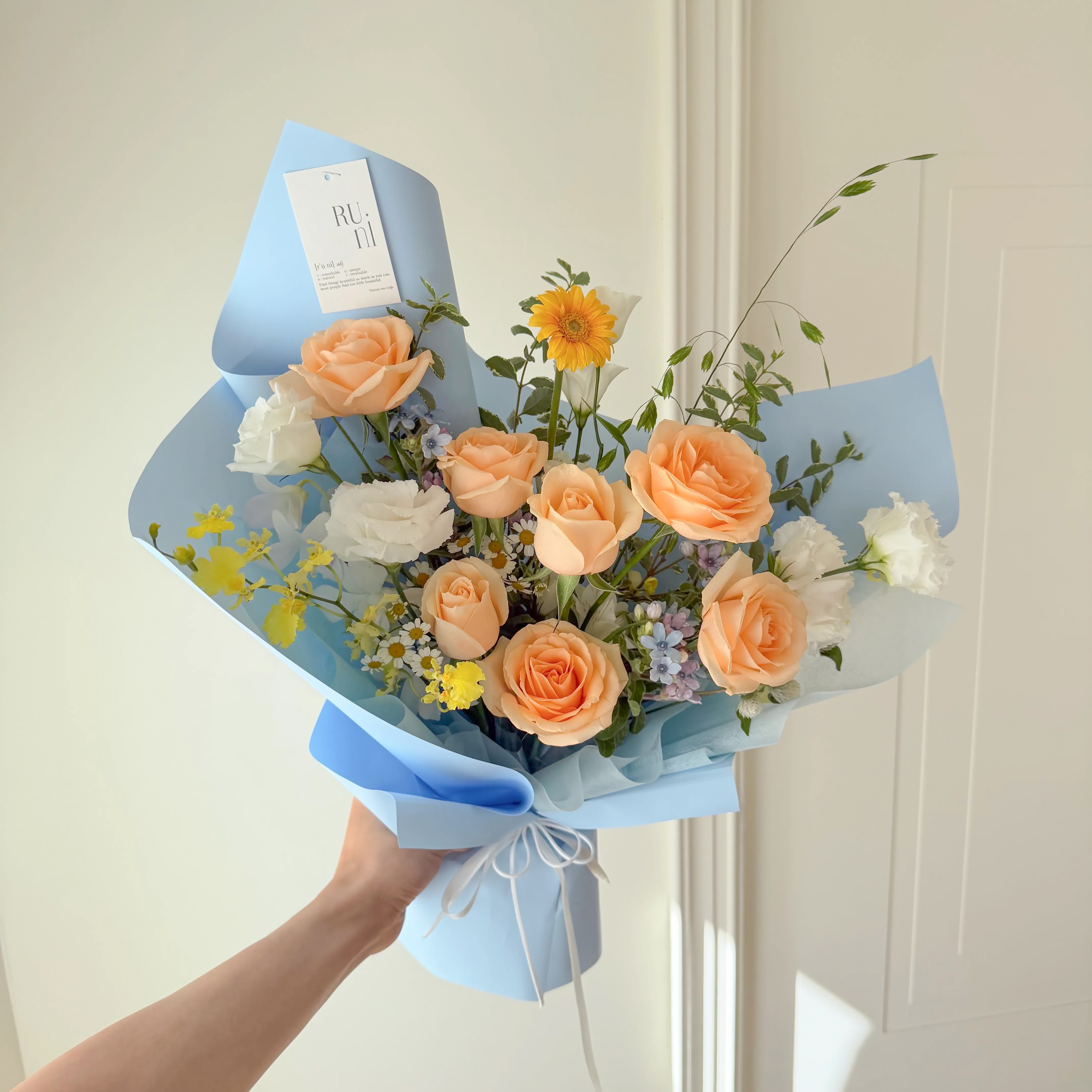 橘落海灣-白橘黃藍色系綜合鮮花花束