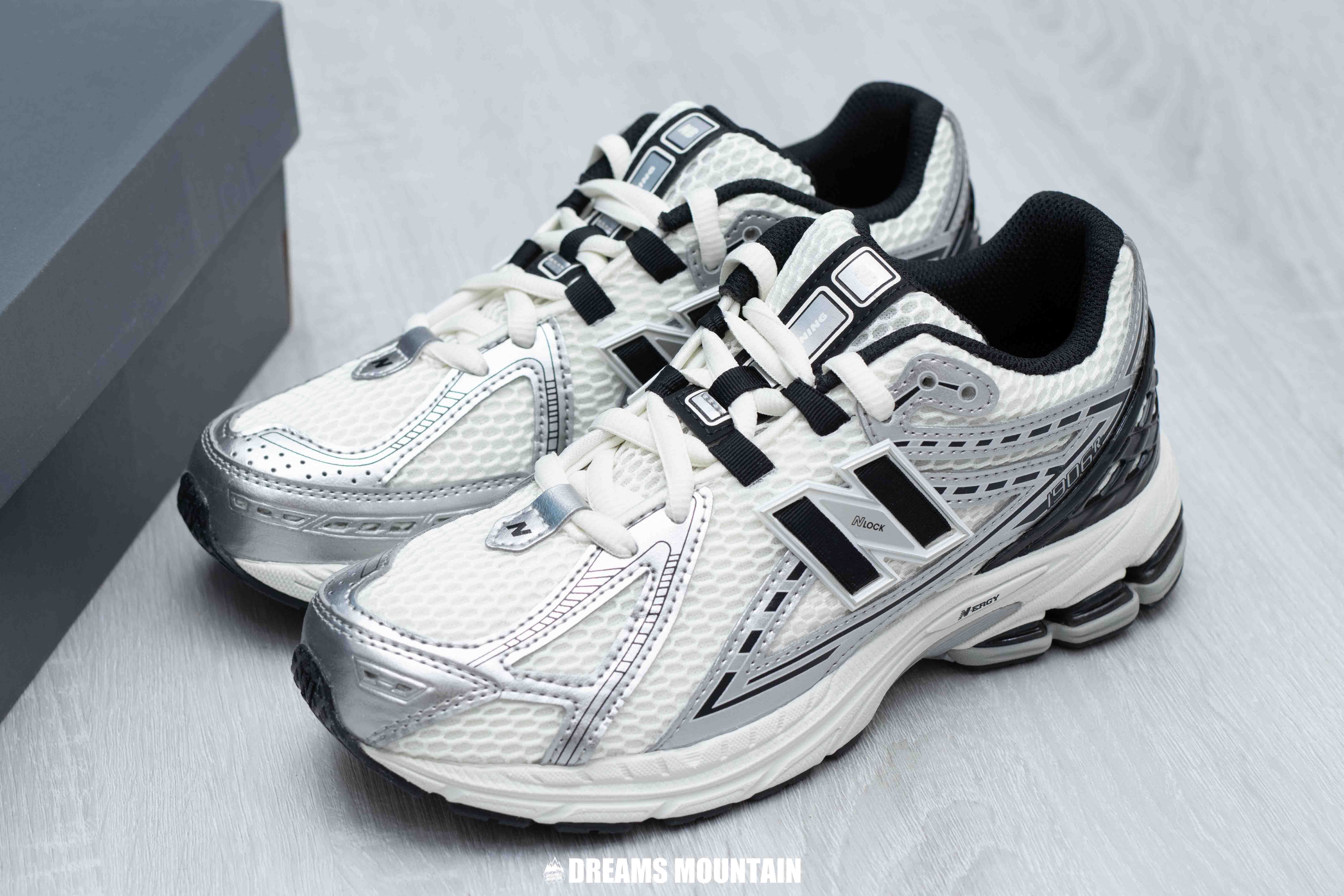 【預訂】New Balance 1906R  白銀黑-GS