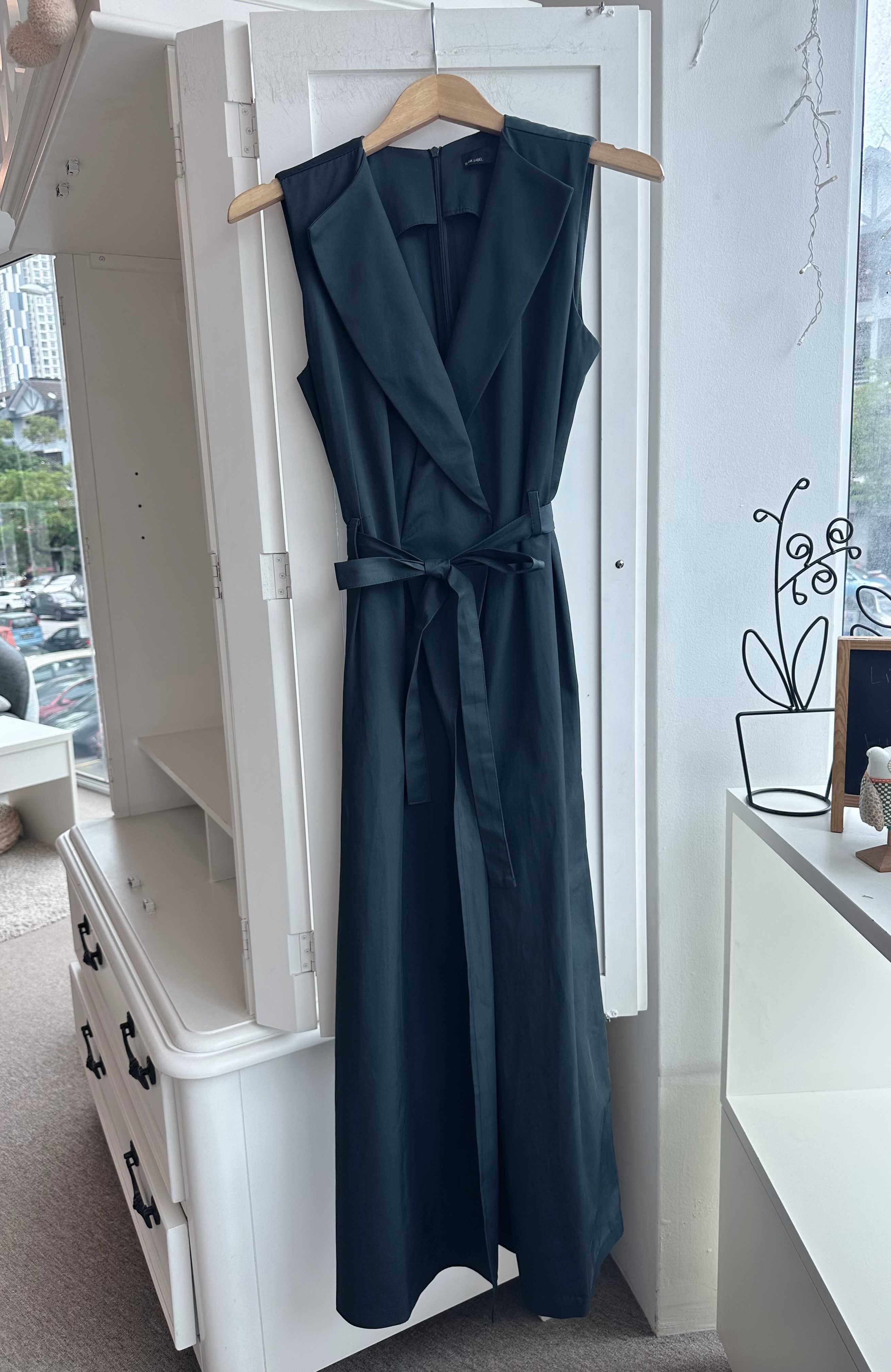 TIE-STRING COLLARED LONG JUMPSUIT