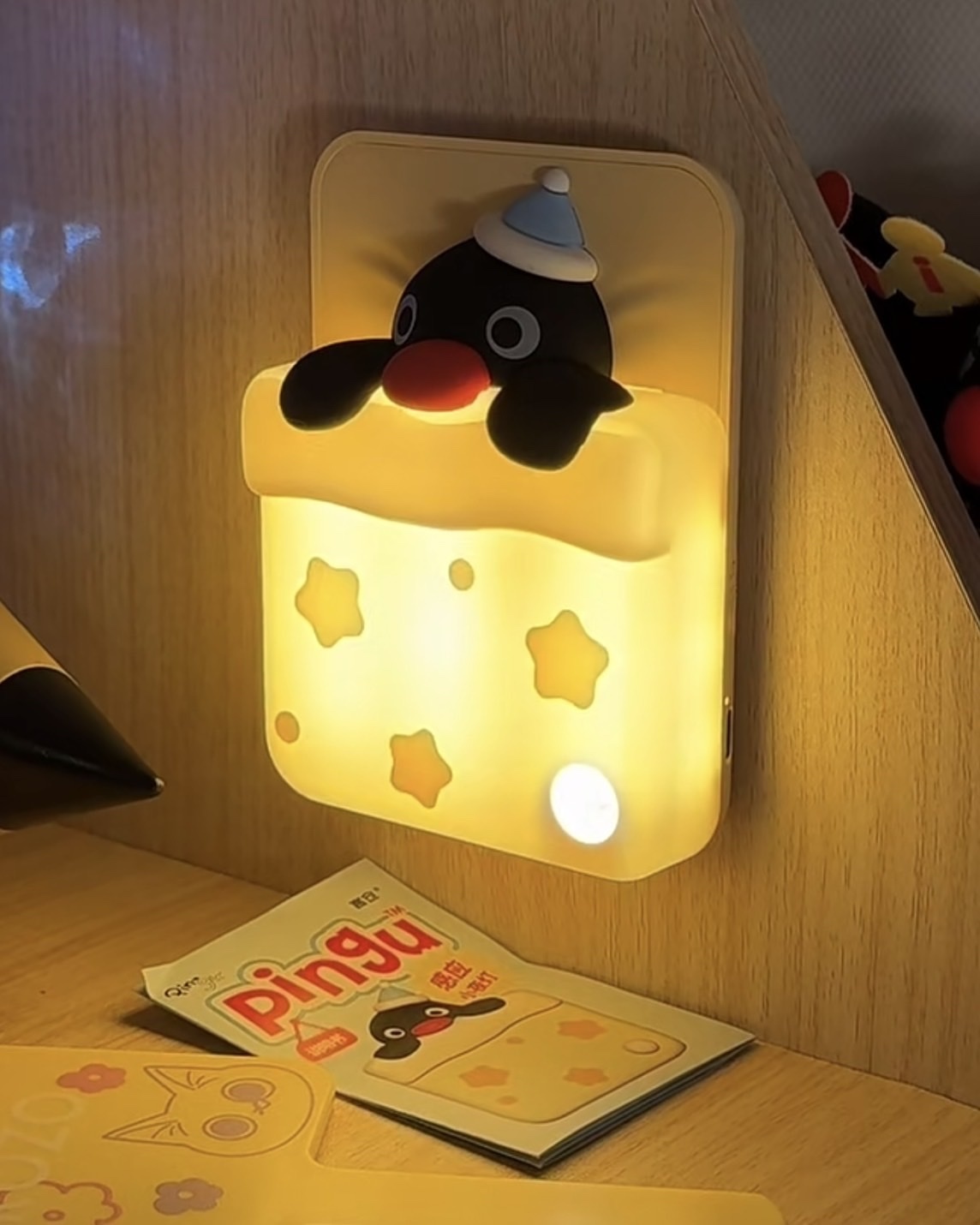 <正版授權>PINGU 企鵝家族 感應小夜燈 可磁吸 免鑽洞