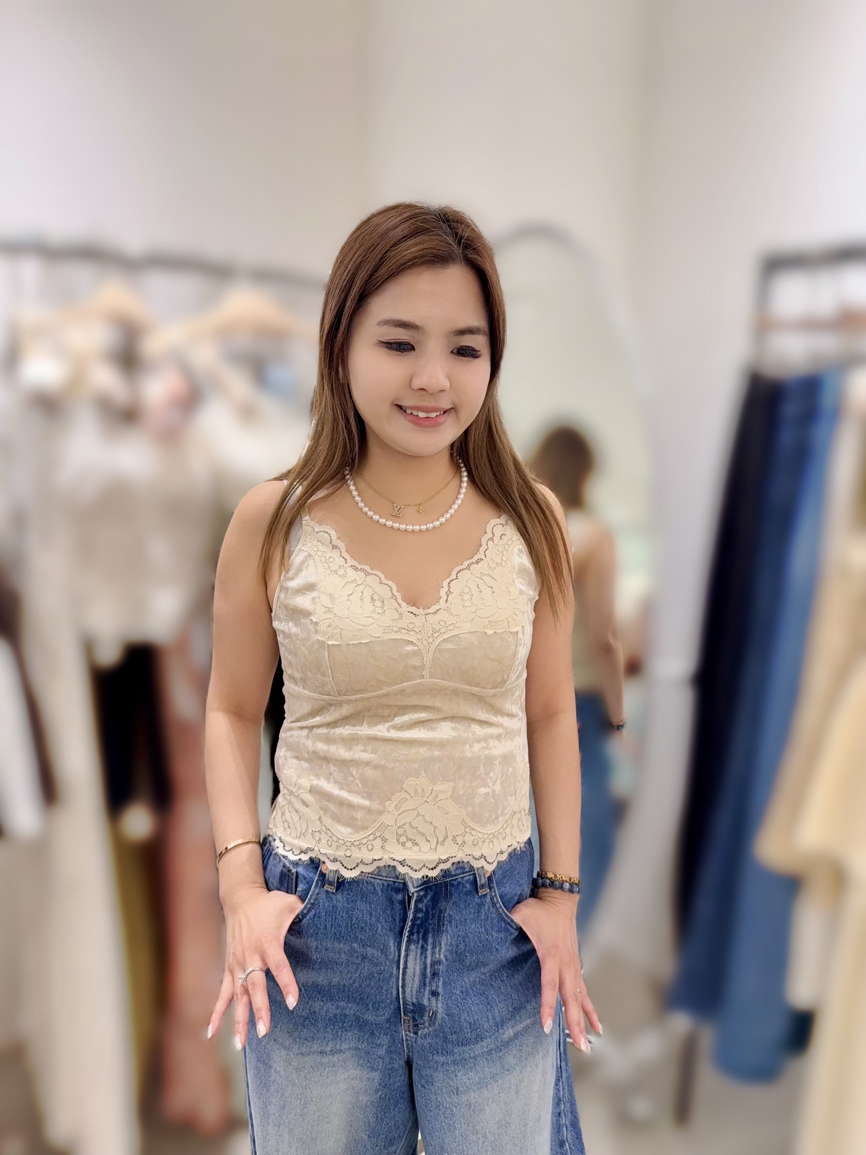 UK08  高質絲絨BRA TOP   手捧杯 胸30-46 長19 $399