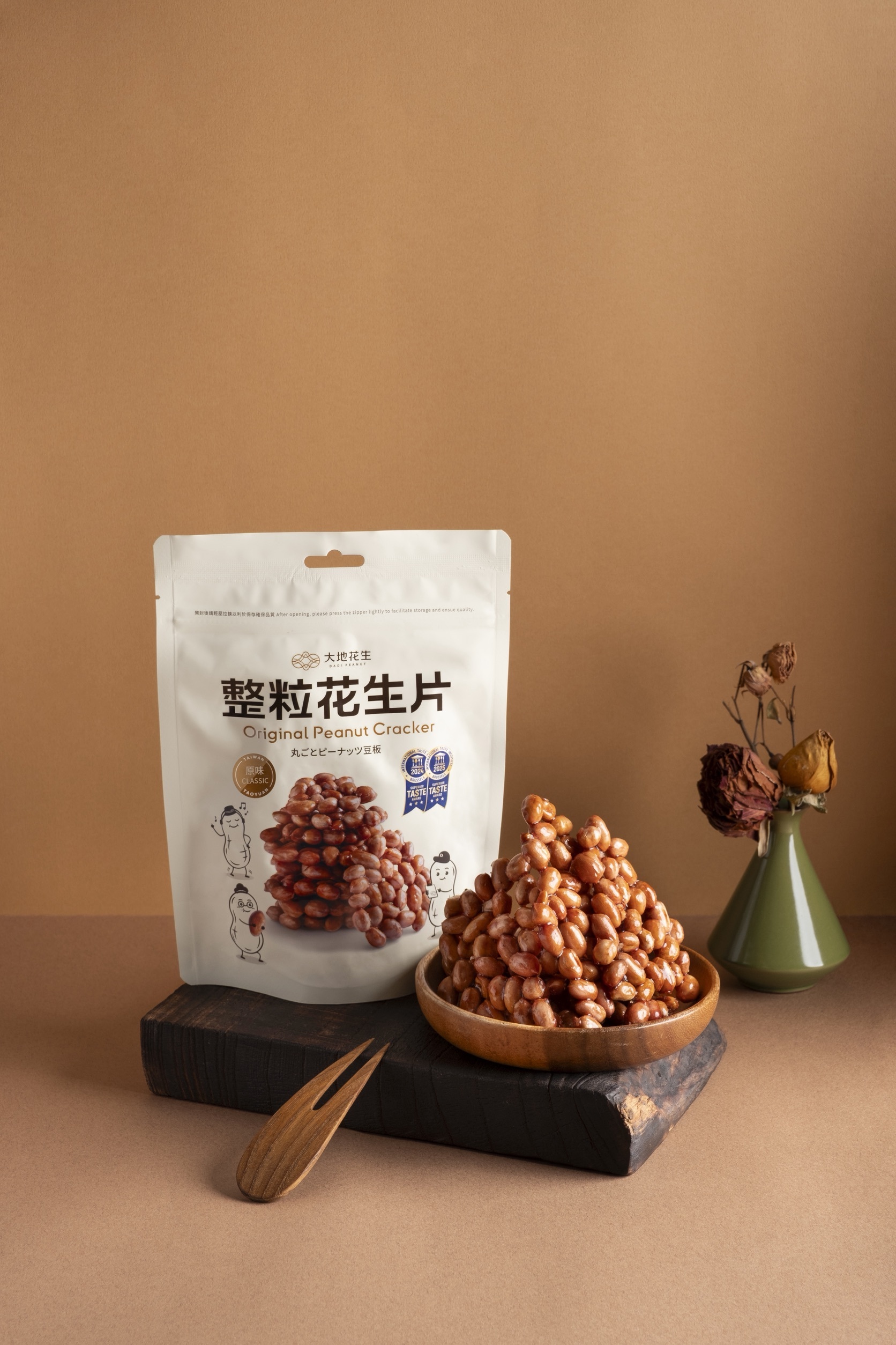 大地花生整粒花生片原味產品情境照