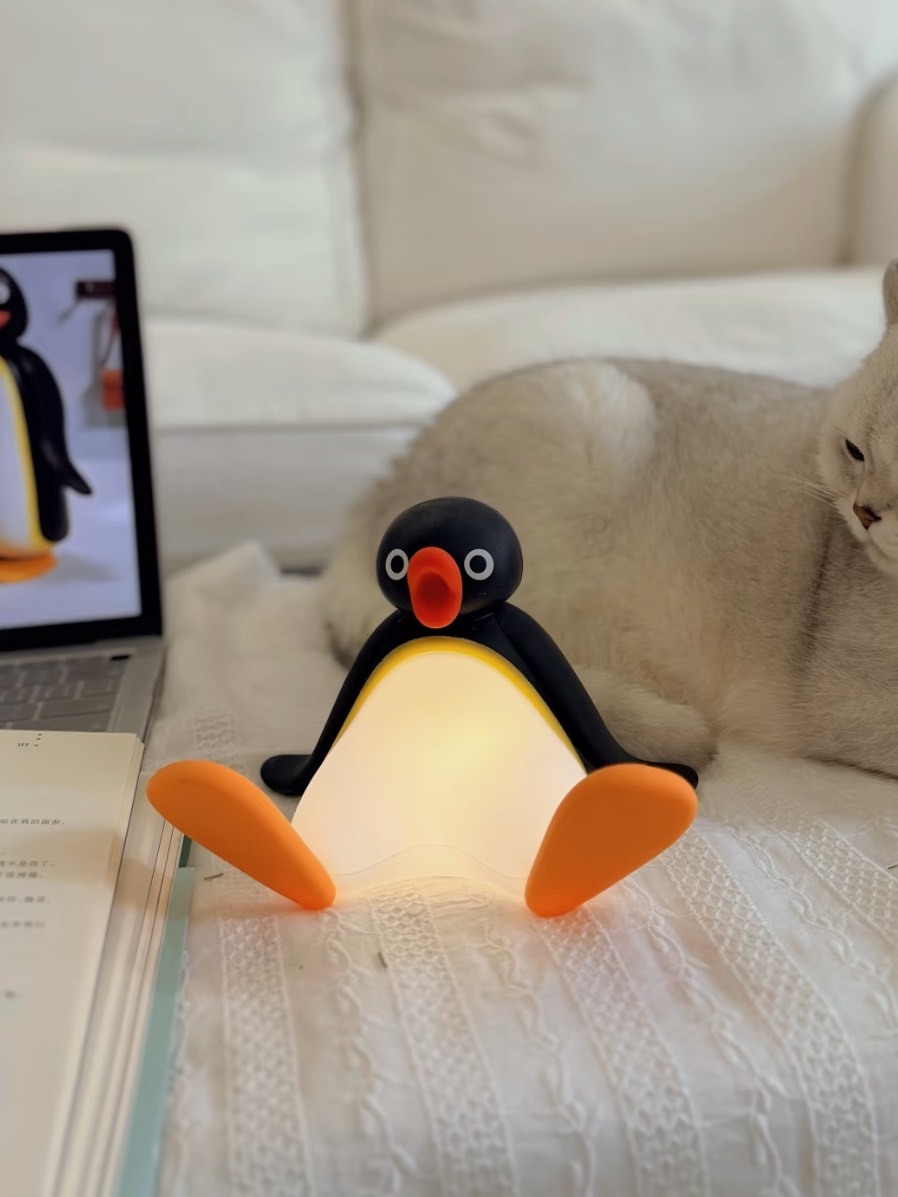 正版授權 PINGU 聯名限定 企鵝家族 坐姿拍拍小夜燈  禮盒