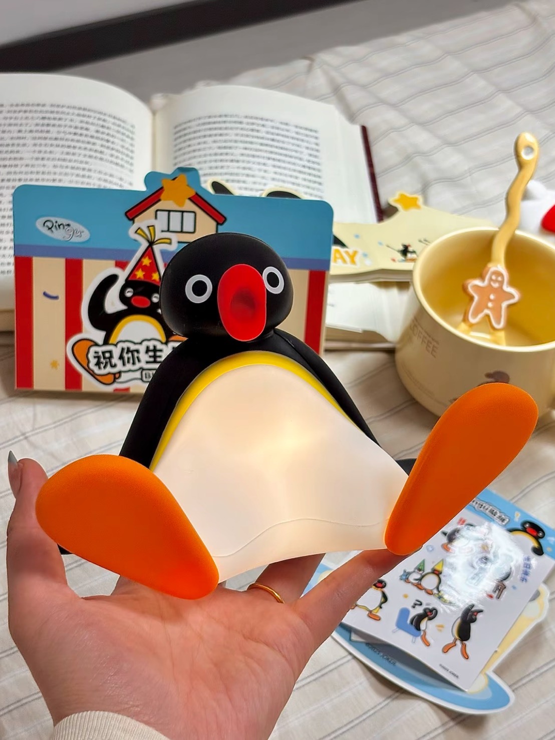 正版授權 PINGU 聯名限定 企鵝家族 坐姿拍拍小夜燈  禮盒