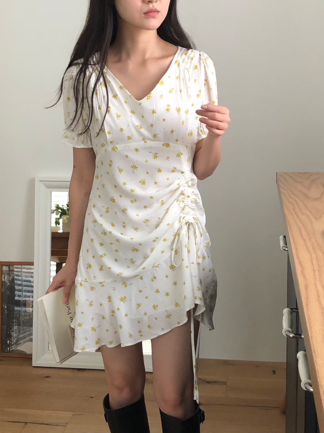 白色黃小花抽繩短洋裝
