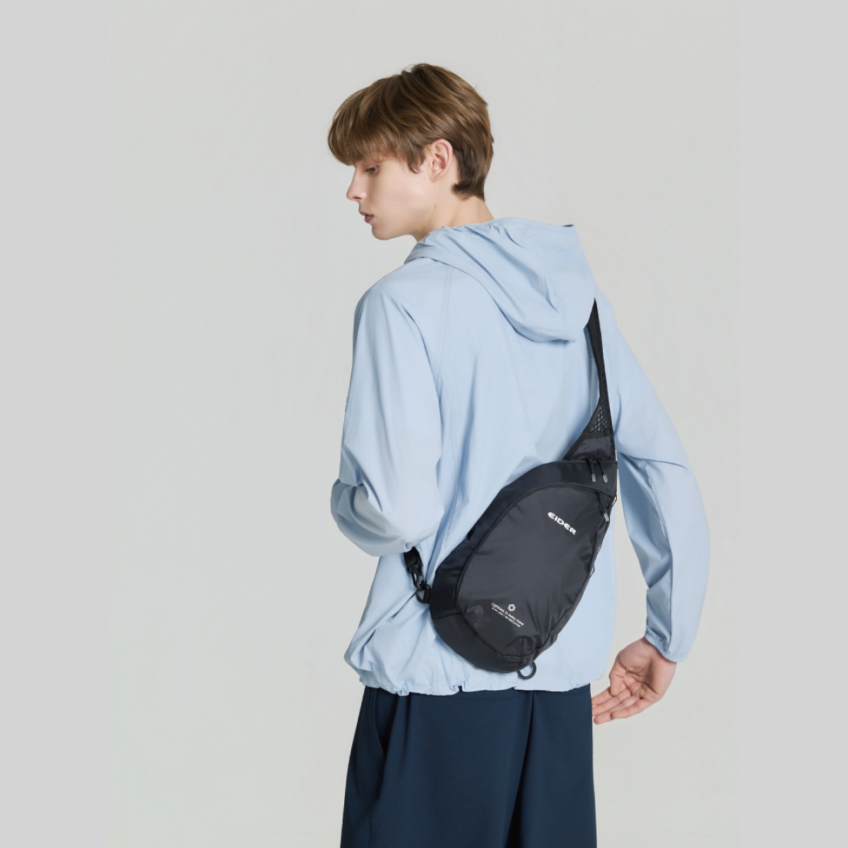 【EIDER】Flo輕量肩背包/26EDUA26B12-[淺霧藍、經典黑]