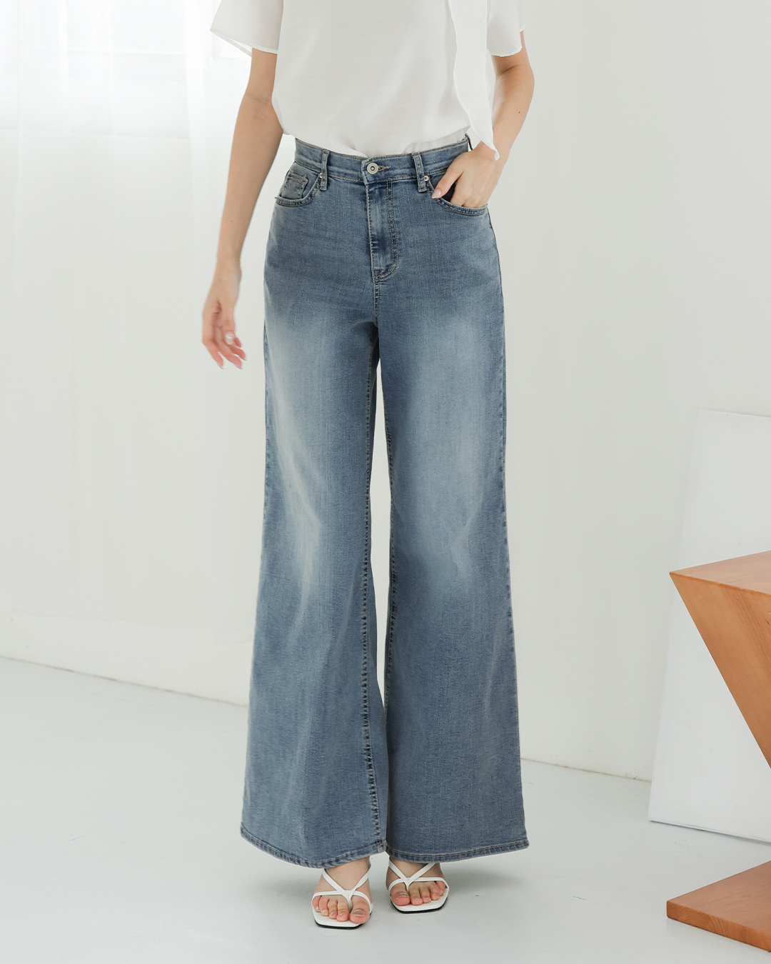 長腿歐膩寬版喇叭牛仔褲