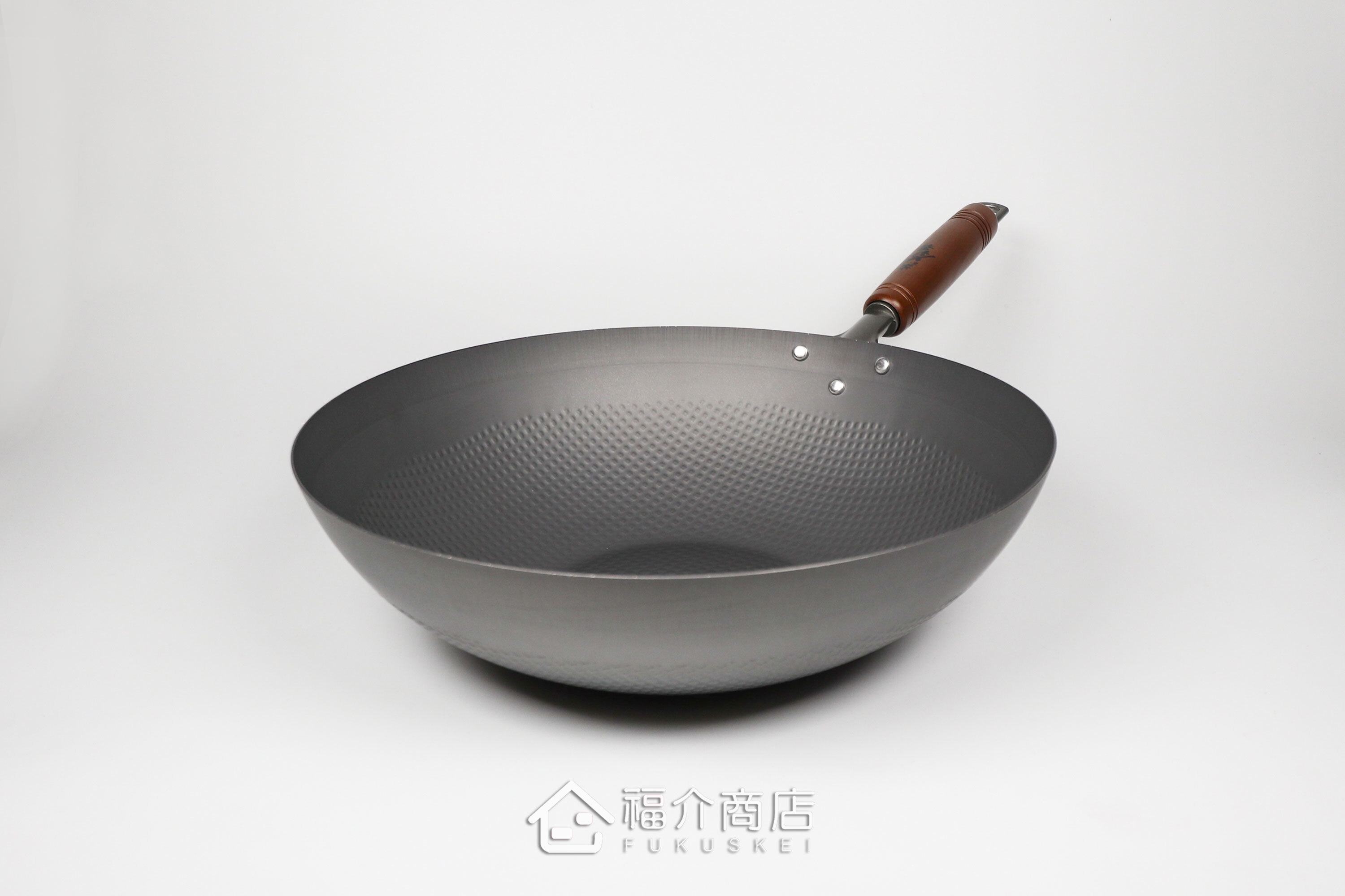 木柄手把的窒化鐵炒鍋