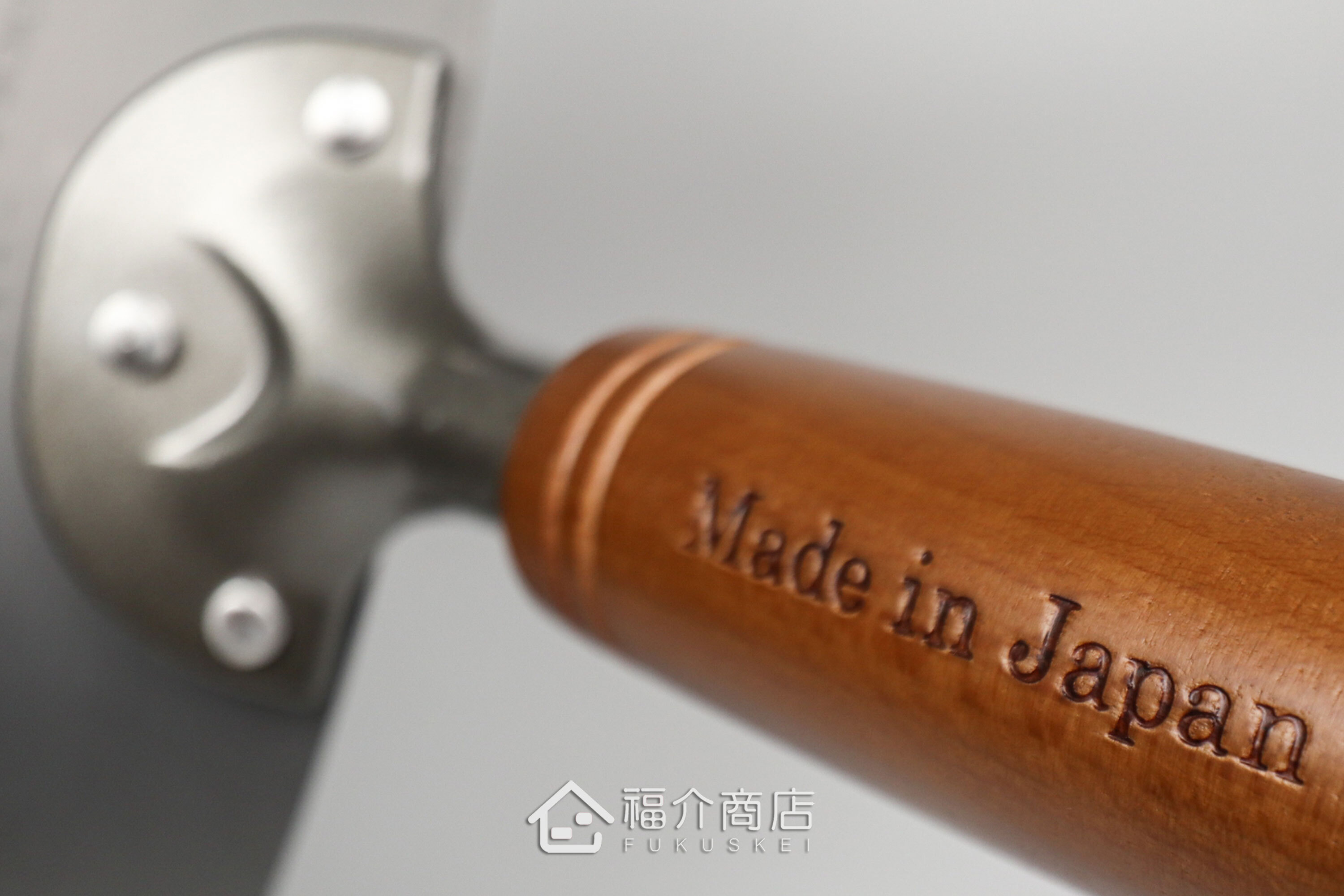 木柄手把的窒化鐵炒鍋