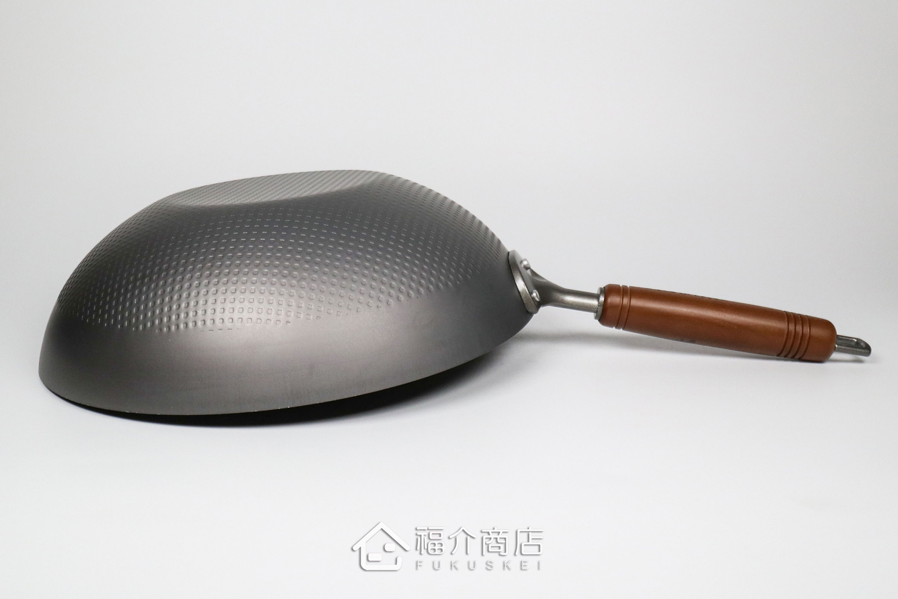 木柄手把的窒化鐵炒鍋