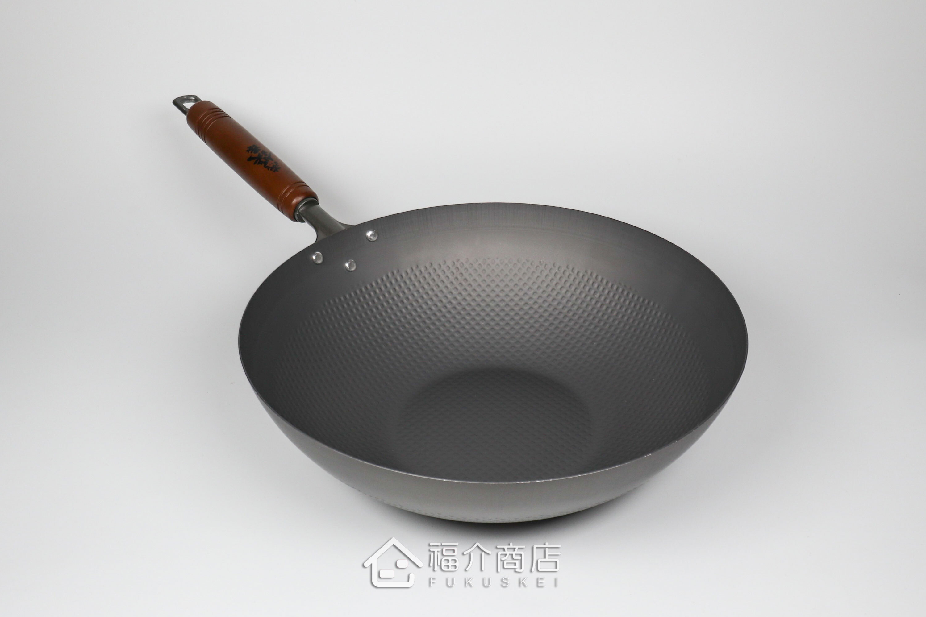 木柄手把的窒化鐵炒鍋