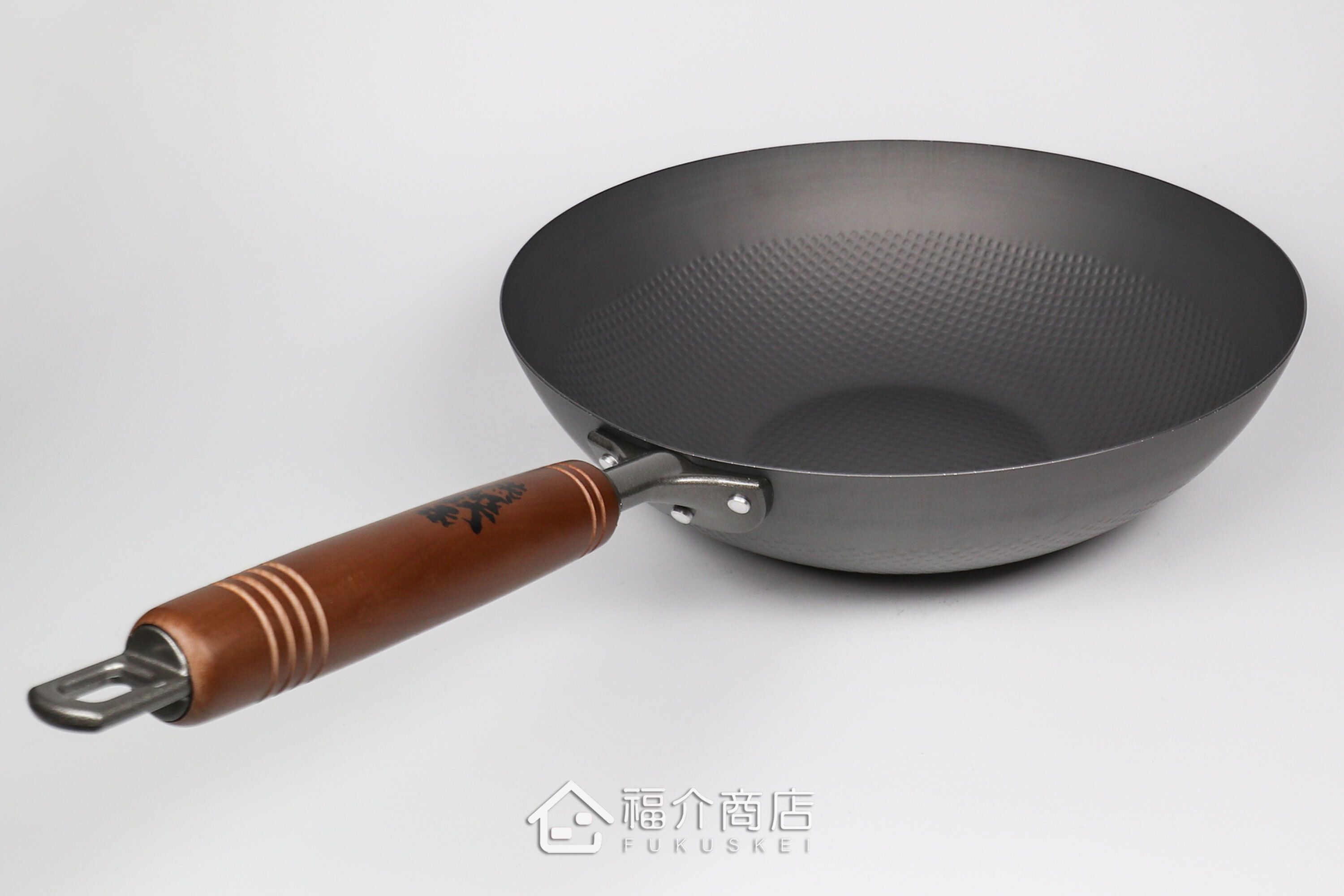 木柄手把的窒化鐵炒鍋