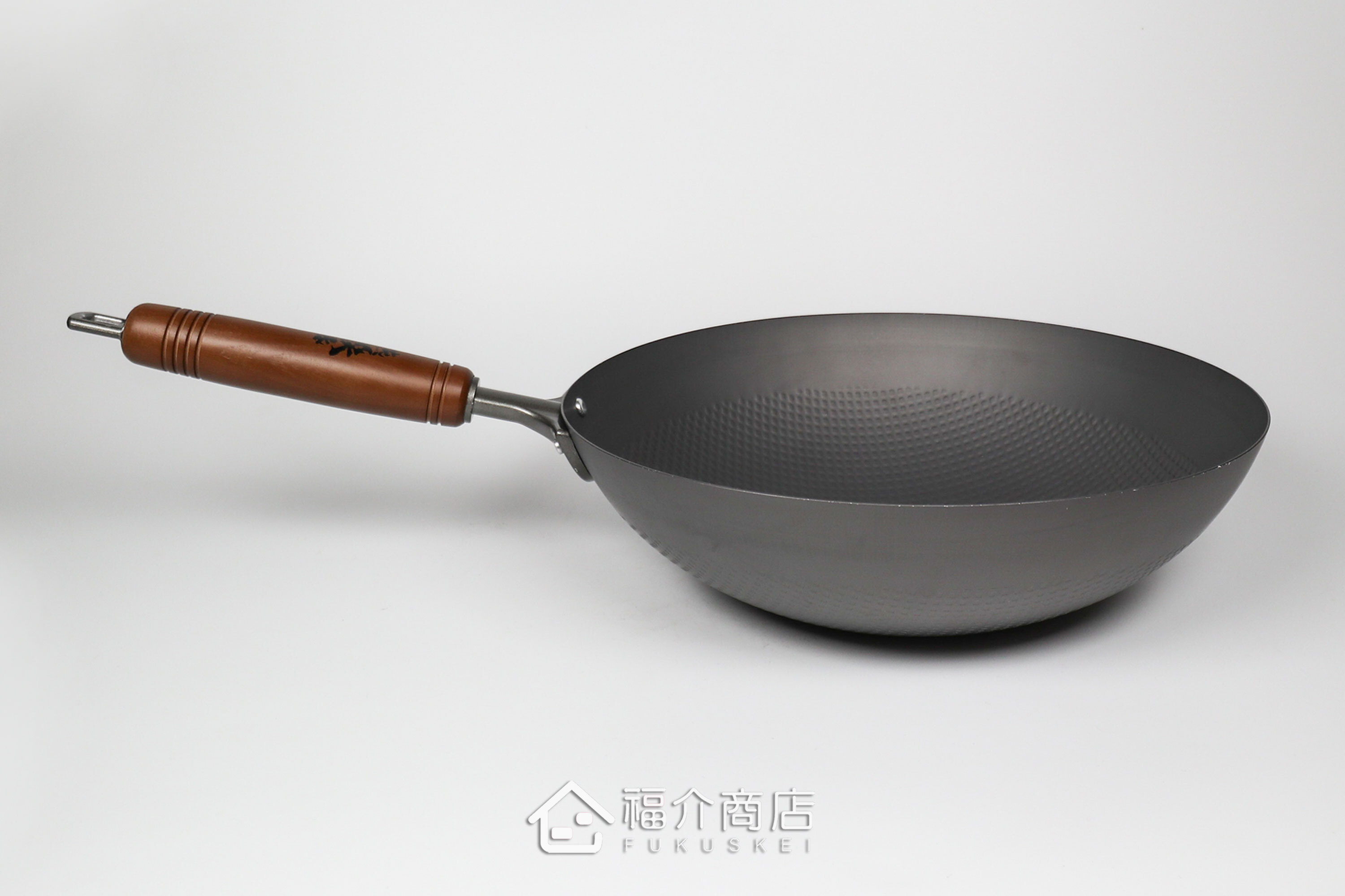 木柄手把的窒化鐵炒鍋