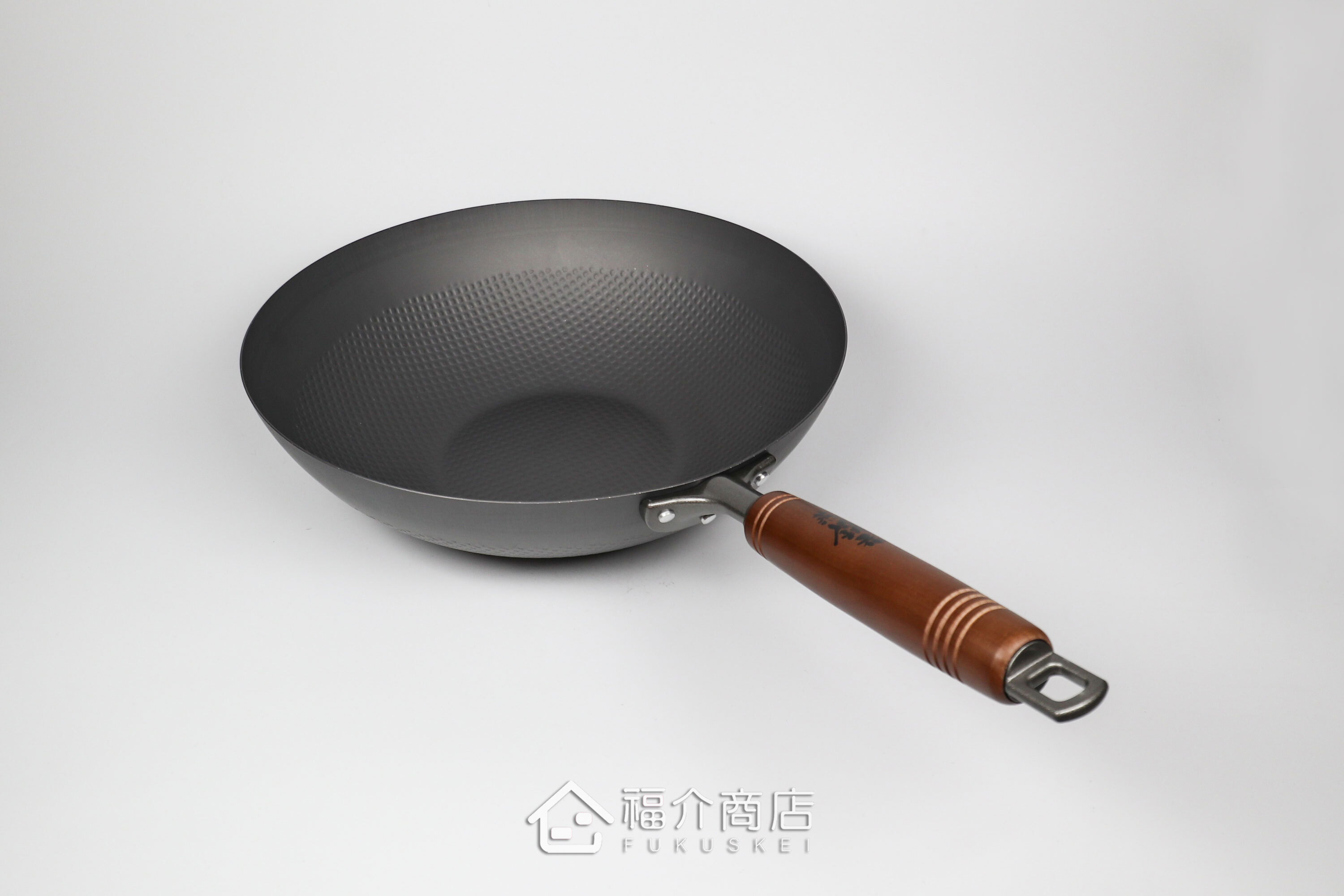 木柄手把的窒化鐵炒鍋