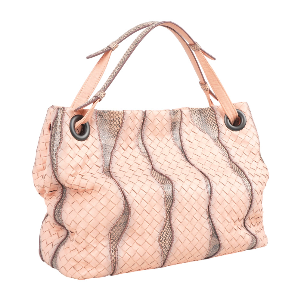 【Bottega Veneta】限量小羊皮及水蛇皮編織雙把肩背包(粉膚色)