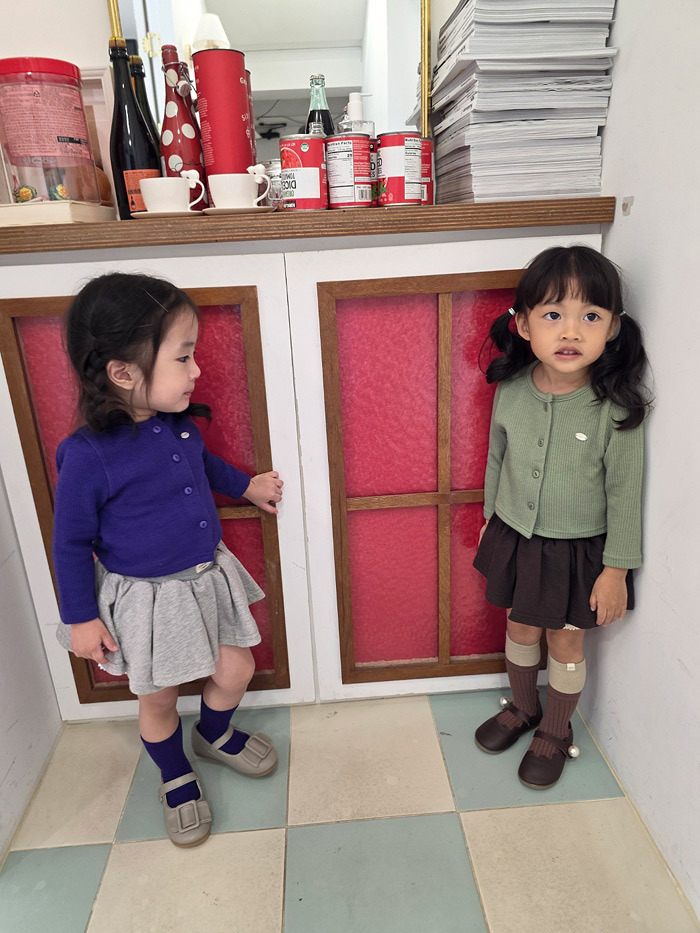 正韓秋COLOR 兩色小標短版外套