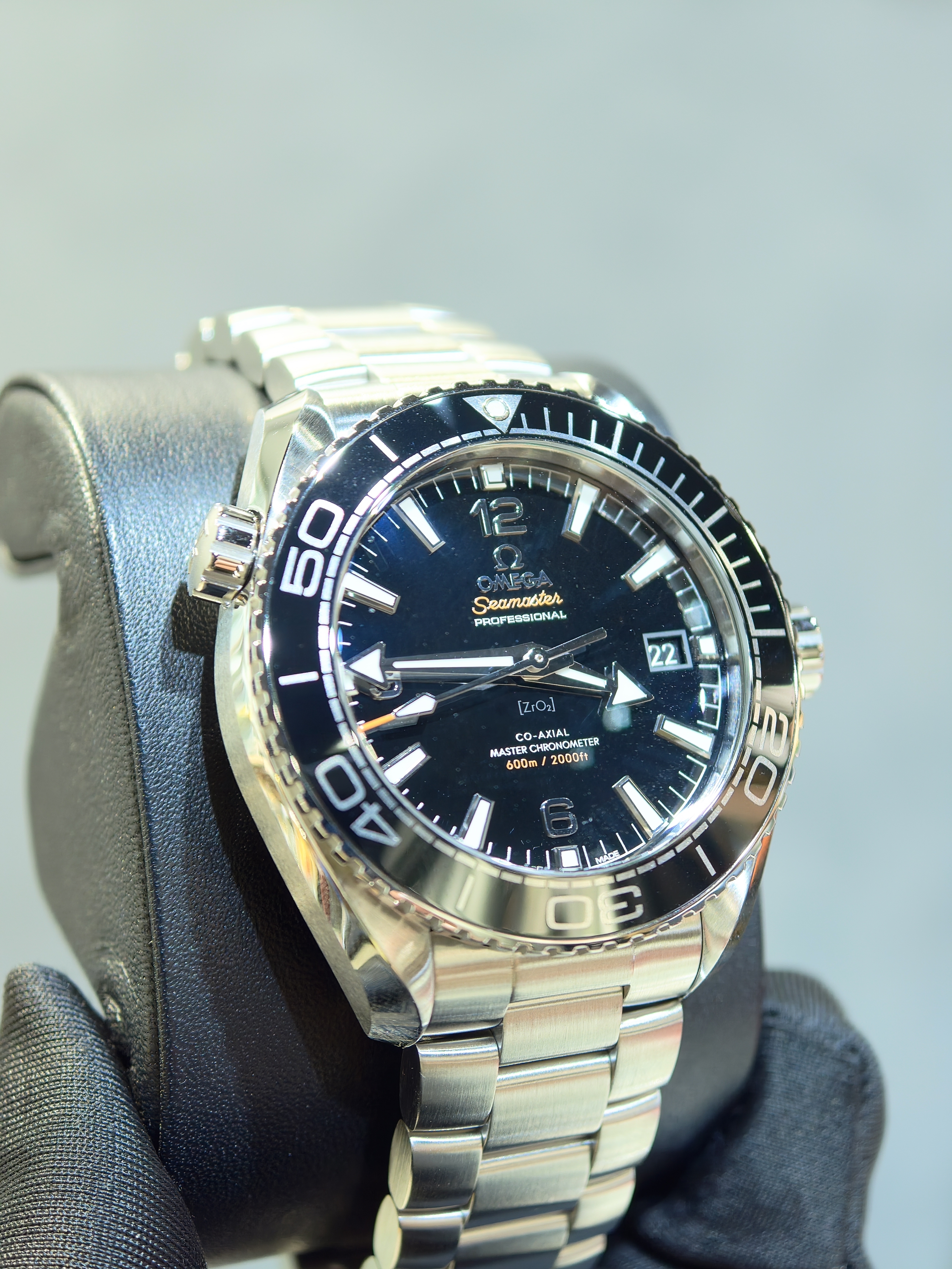 DISCONTINUED BRAND NEW OMEGA SEAMASTER 215.30.44.21.01.001  21530442101001  PLANET OCEAN 600M BLACK DIAL CO‑AXIAL MASTER CHRONOMETER 43 MM