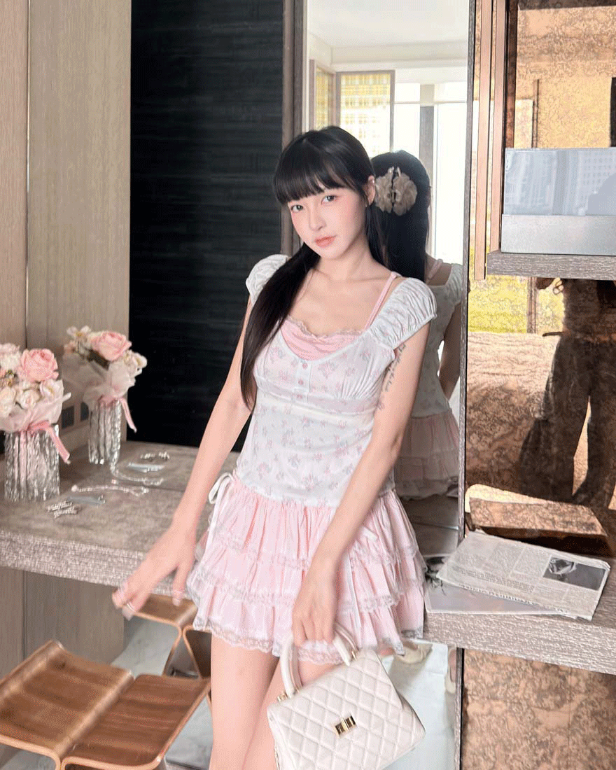 LINA LINA甜夏氣息碎花排釦蕾絲假兩件上衣-白底粉花