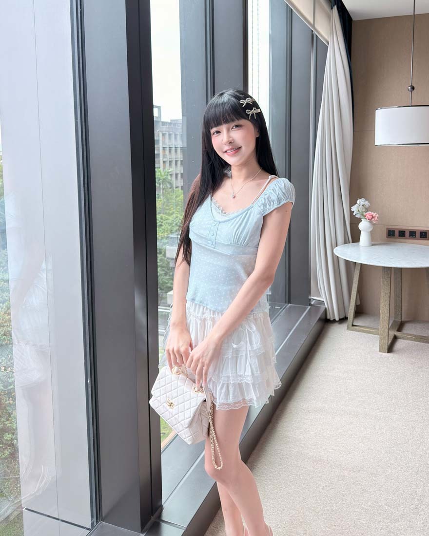 LINA LINA甜夏氣息波點排釦蕾絲假兩件上衣-藍底白點