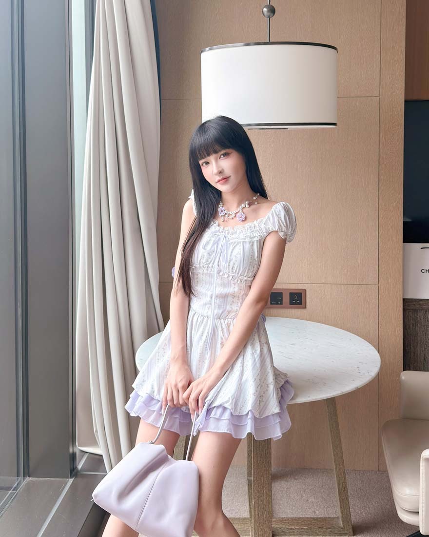 LINA LINA優美香緹碎花條紋緞帶蕾絲荷葉洋裝-唯美紫