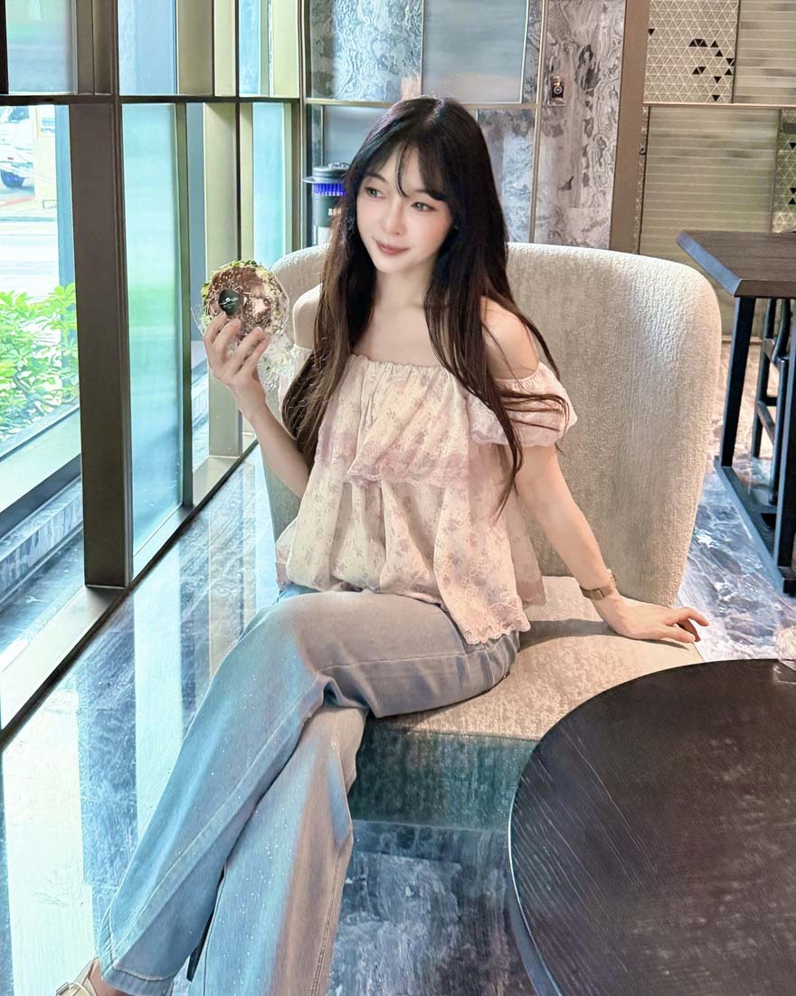 LINA LINA漂亮糖心碎花刺繡蕾絲滾邊層次上衣-柔美粉