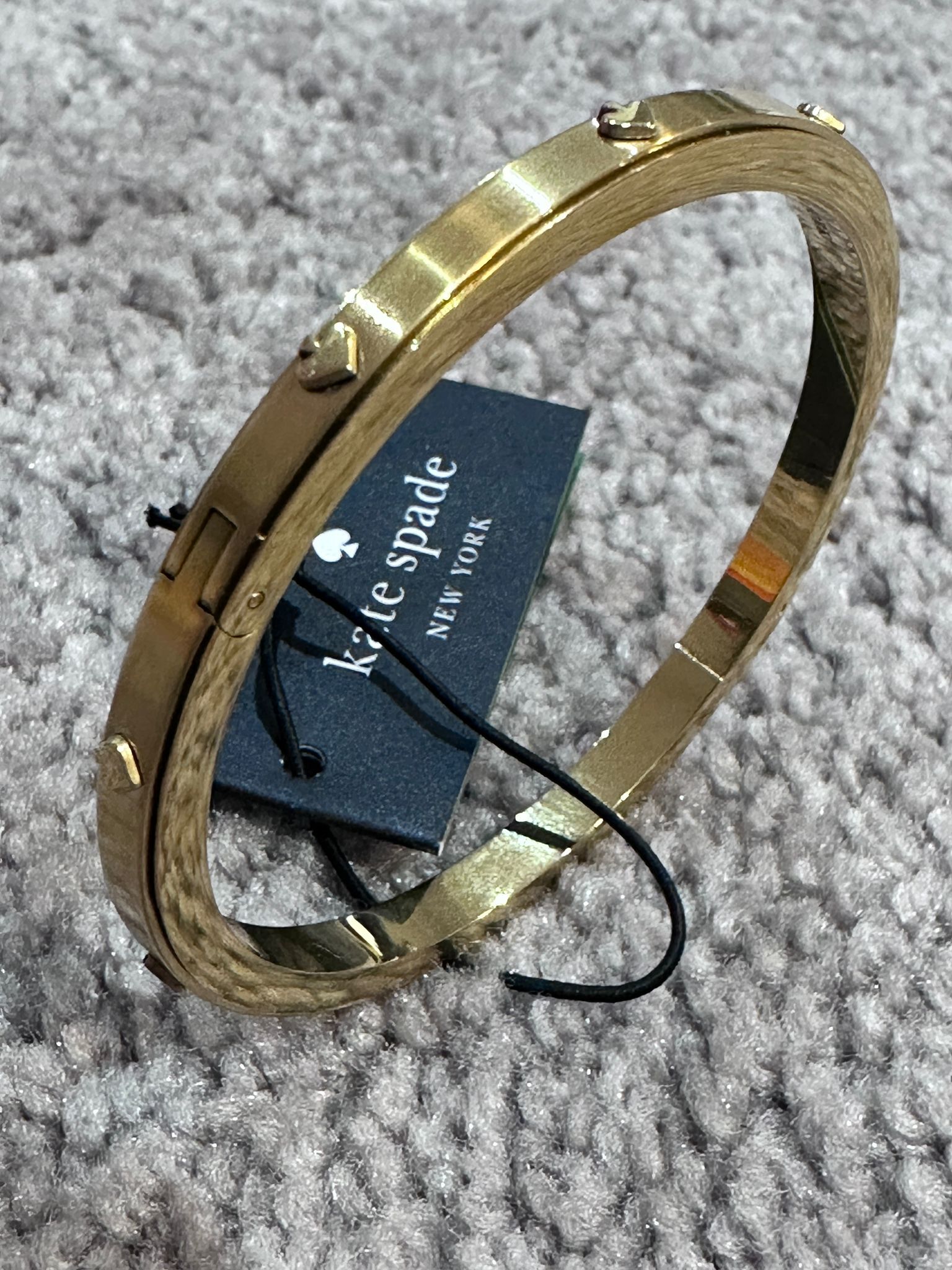 UQ06 KS 啞金色手鈪 Spot The Spade Metal 5mm Hinge Bangle