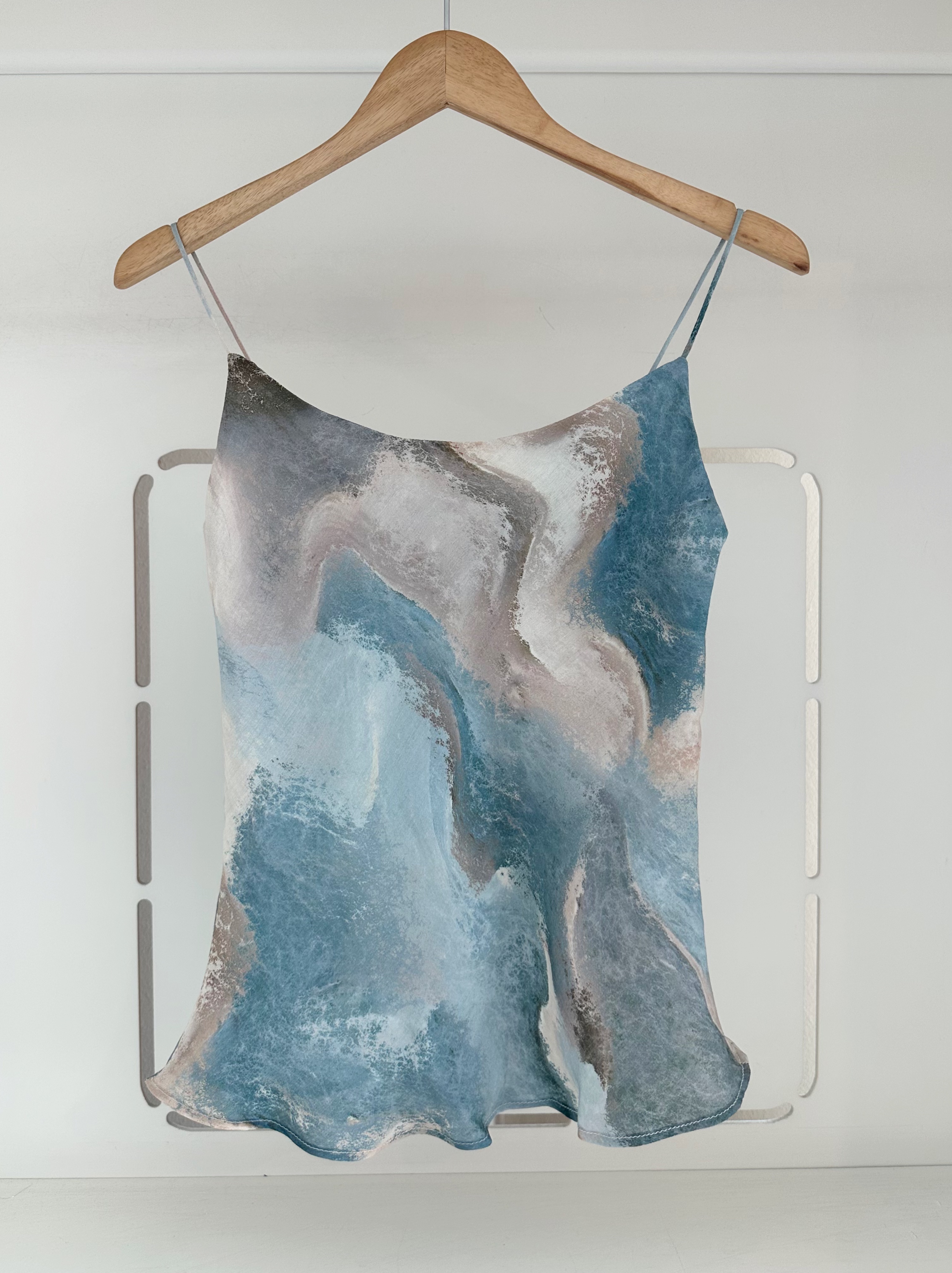 STRAP MARBLE TIE-DYE CHIFFON BLOUSE