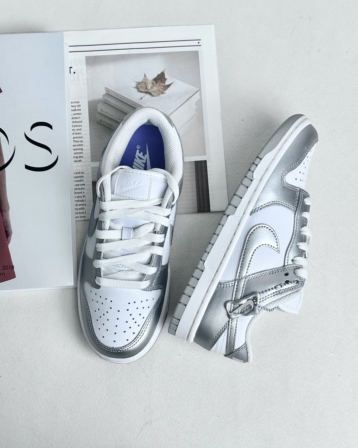 NIKE DUNK LOW 白銀 灰銀 金屬掛飾 墜飾 女鞋 FV1311-100 / 預購