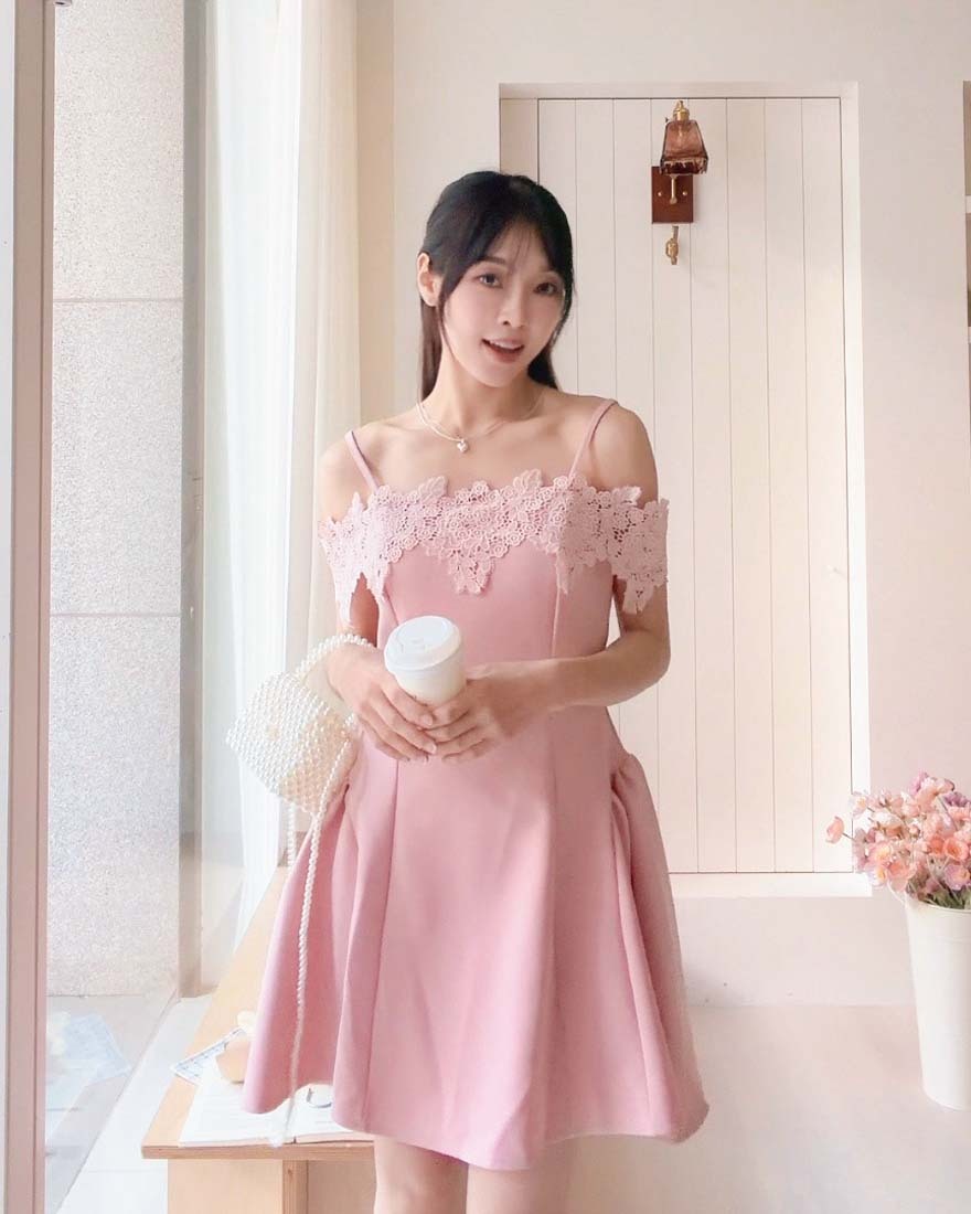 LINA LINA名媛午宴立體雕花蕾絲壓摺洋裝-甜美粉M/L