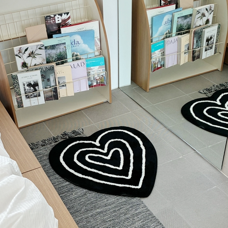 RUG HEART LAYER BLACK