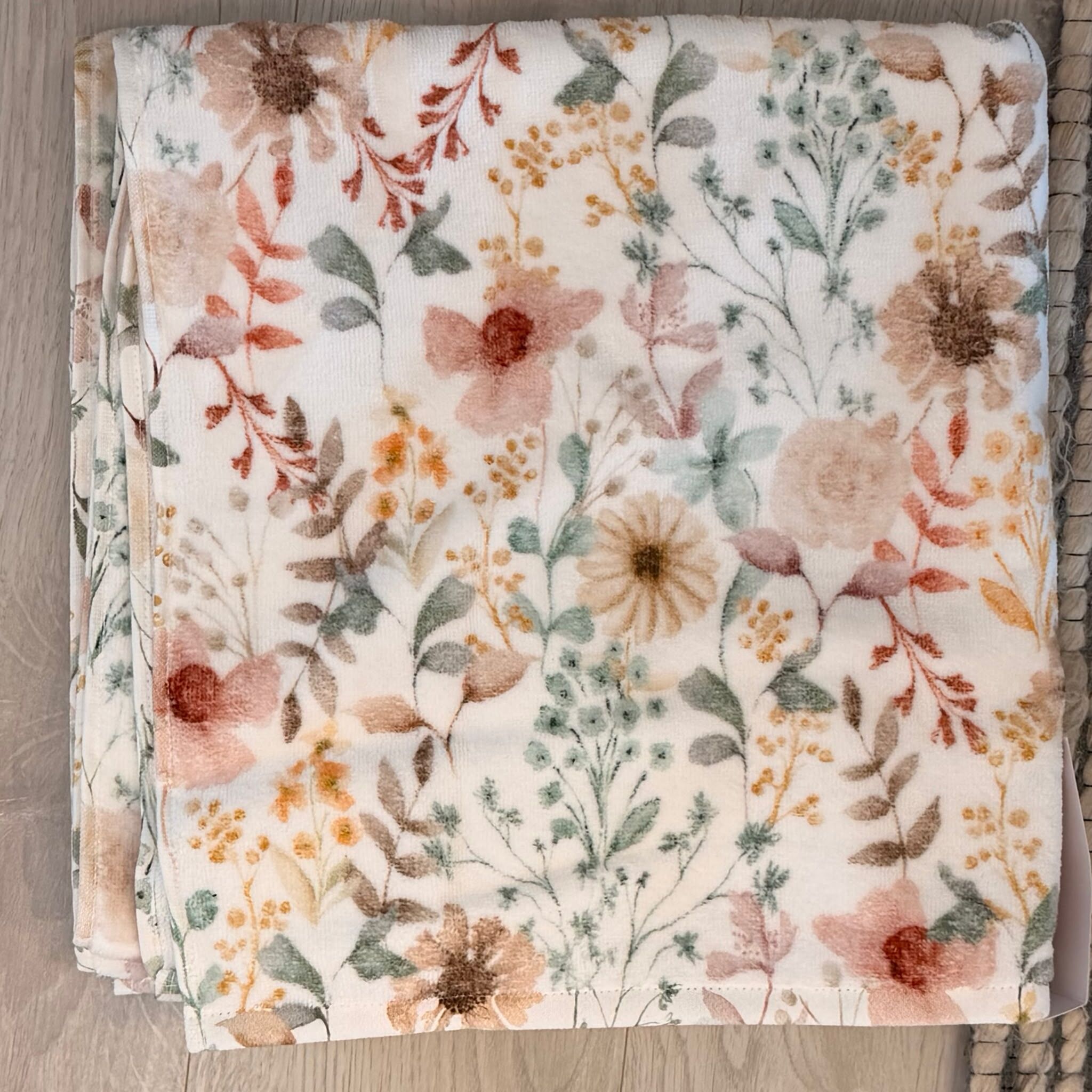 US46 葡萄牙製花花大浴巾 (54"x27.5")