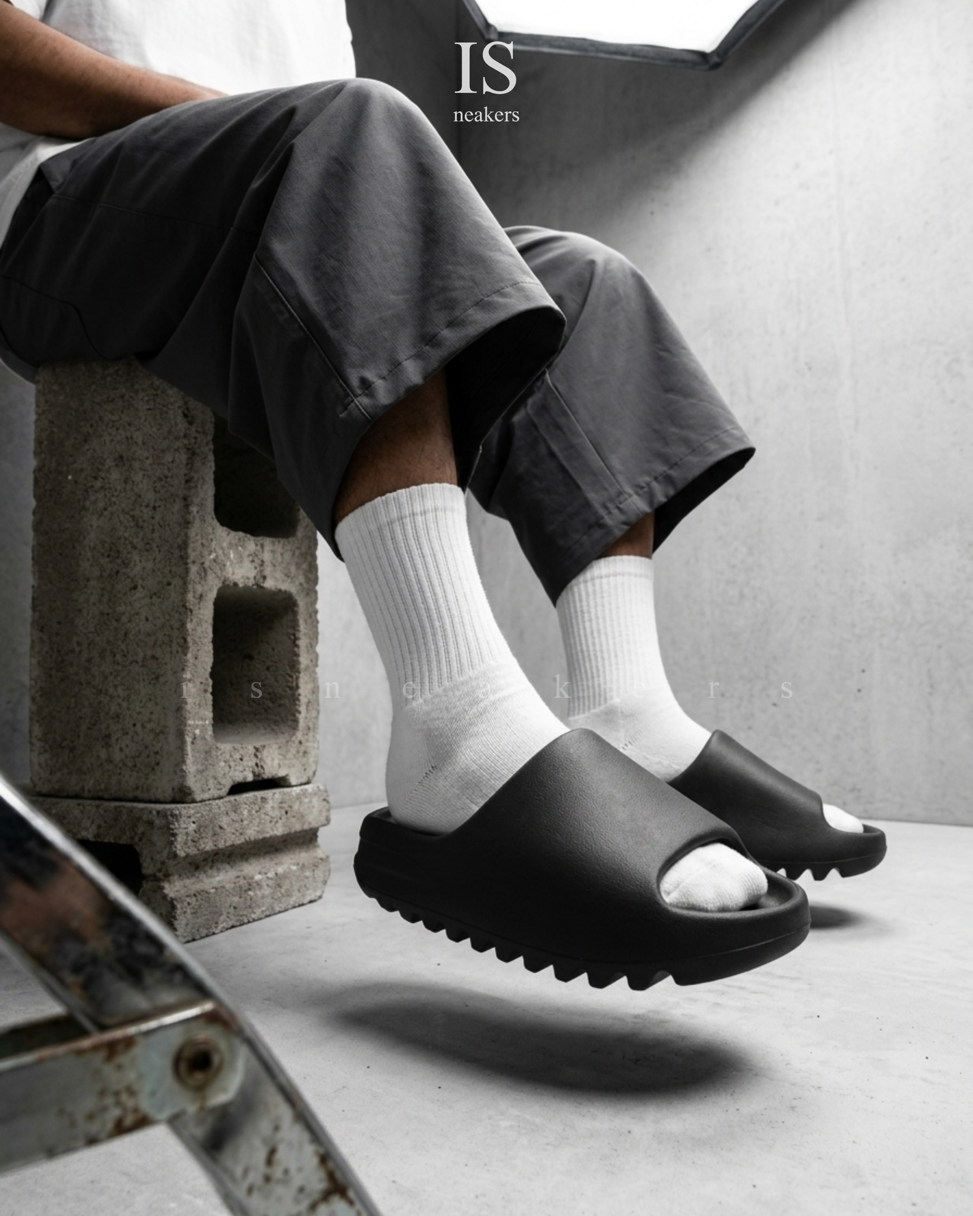 iSNEAKERS｜ 現貨秒發 YEEZY 獨立品牌 SLIDE Kanye West 黑魂拖  YS-01