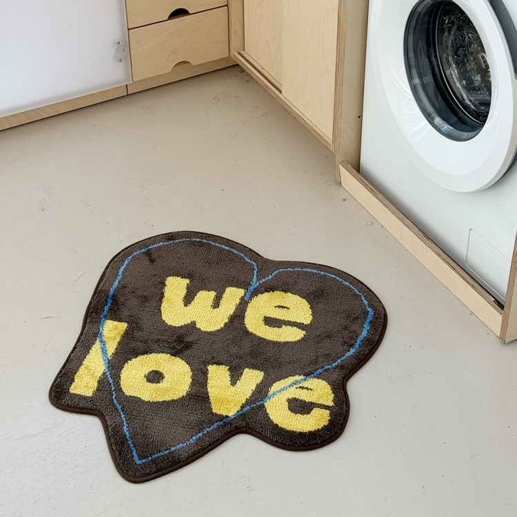 RUG HEART WE LOVE BROWN