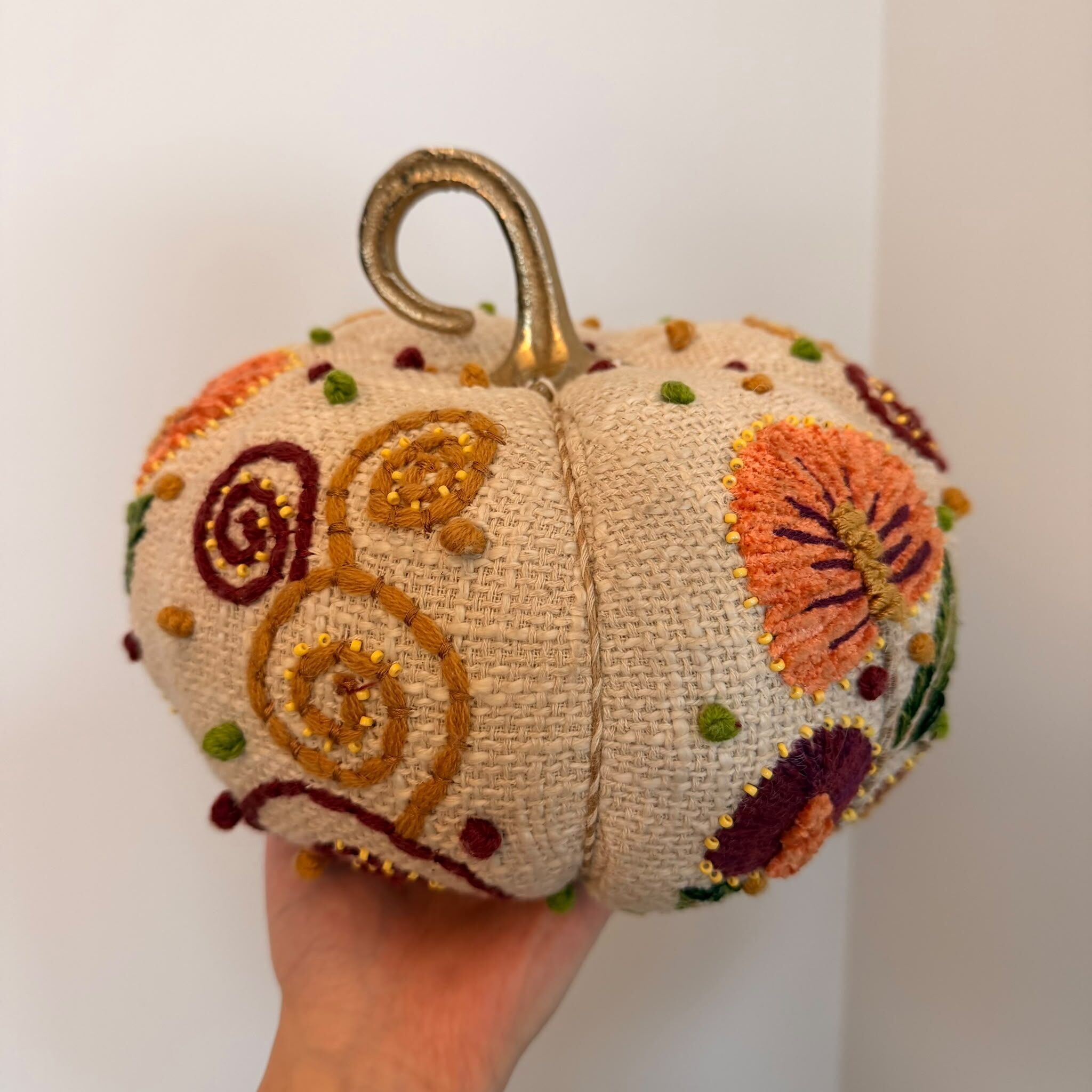 US68 米白色南瓜刺繡擺設