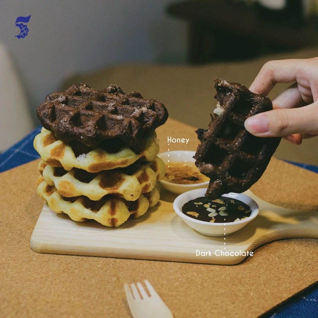 Sarapan hujung minggu keluarga Malaysia dengan Belgian Liege waffle dan buah
